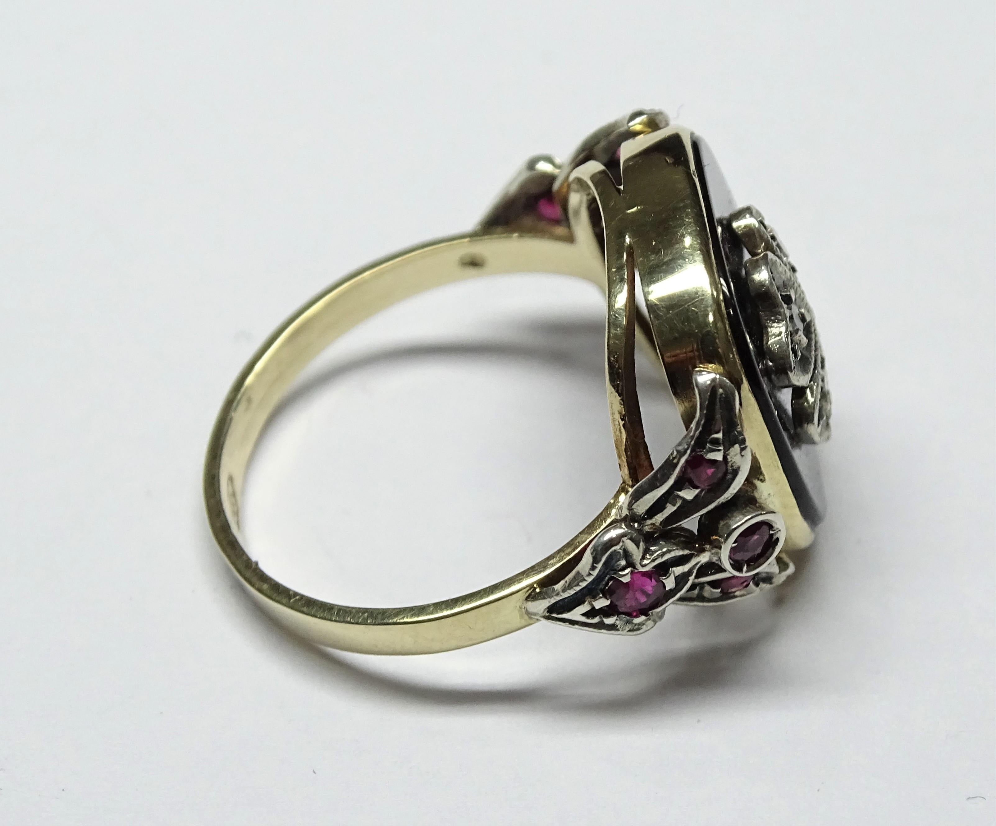 Art Nouveau Onyx 0.32 Carat Ruby Round Cut Diamonds 14 Karat Yellow Gold Ring For Sale 5
