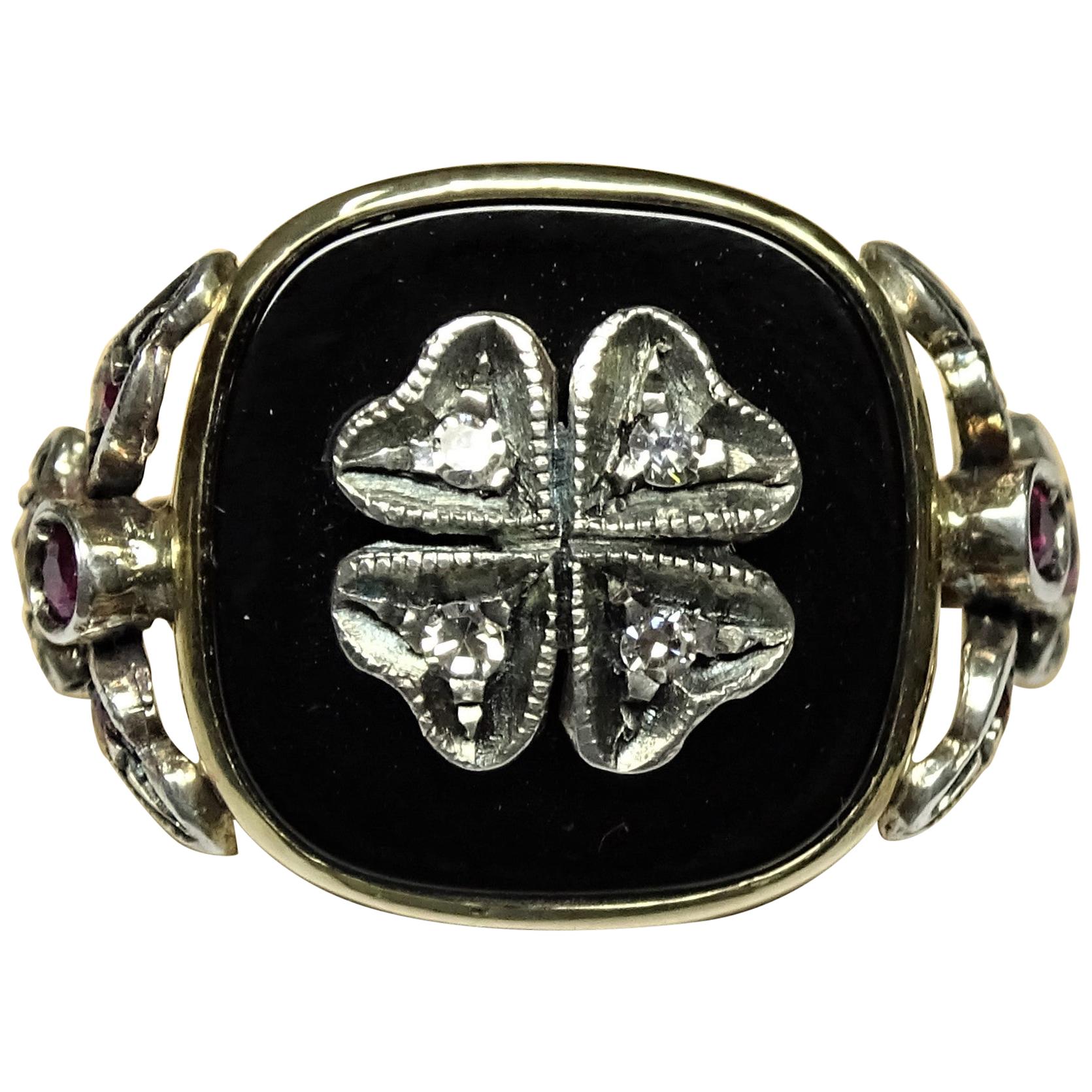 Art Nouveau Onyx 0.32 Carat Ruby Round Cut Diamonds 14 Karat Yellow Gold Ring For Sale