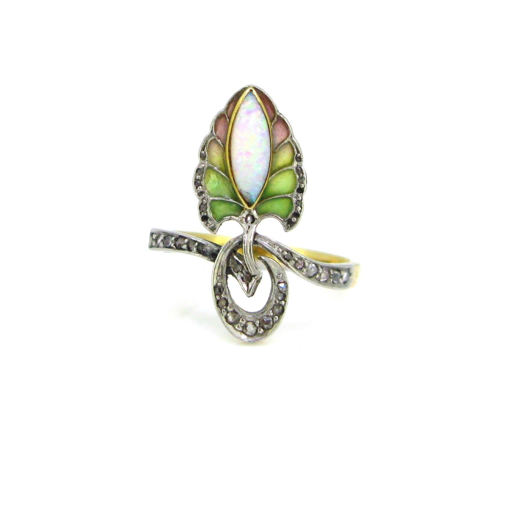 Art Nouveau Opal and Diamonds Plique a Jour Yellow Gold Platinum Enamel Ring In Good Condition In London, GB
