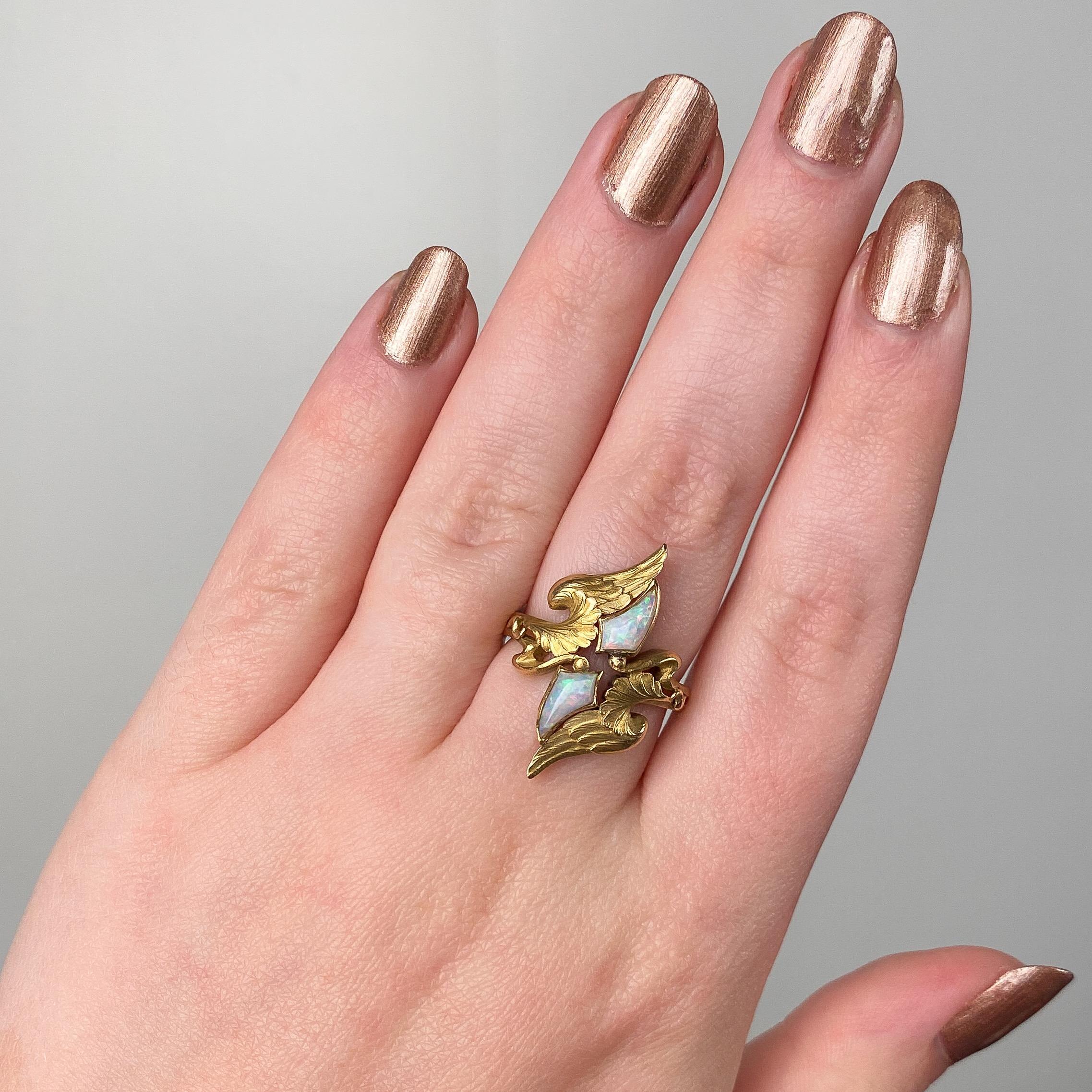 Anello ad ali di opale in stile Art Nouveau in oro 18k in vendita 1
