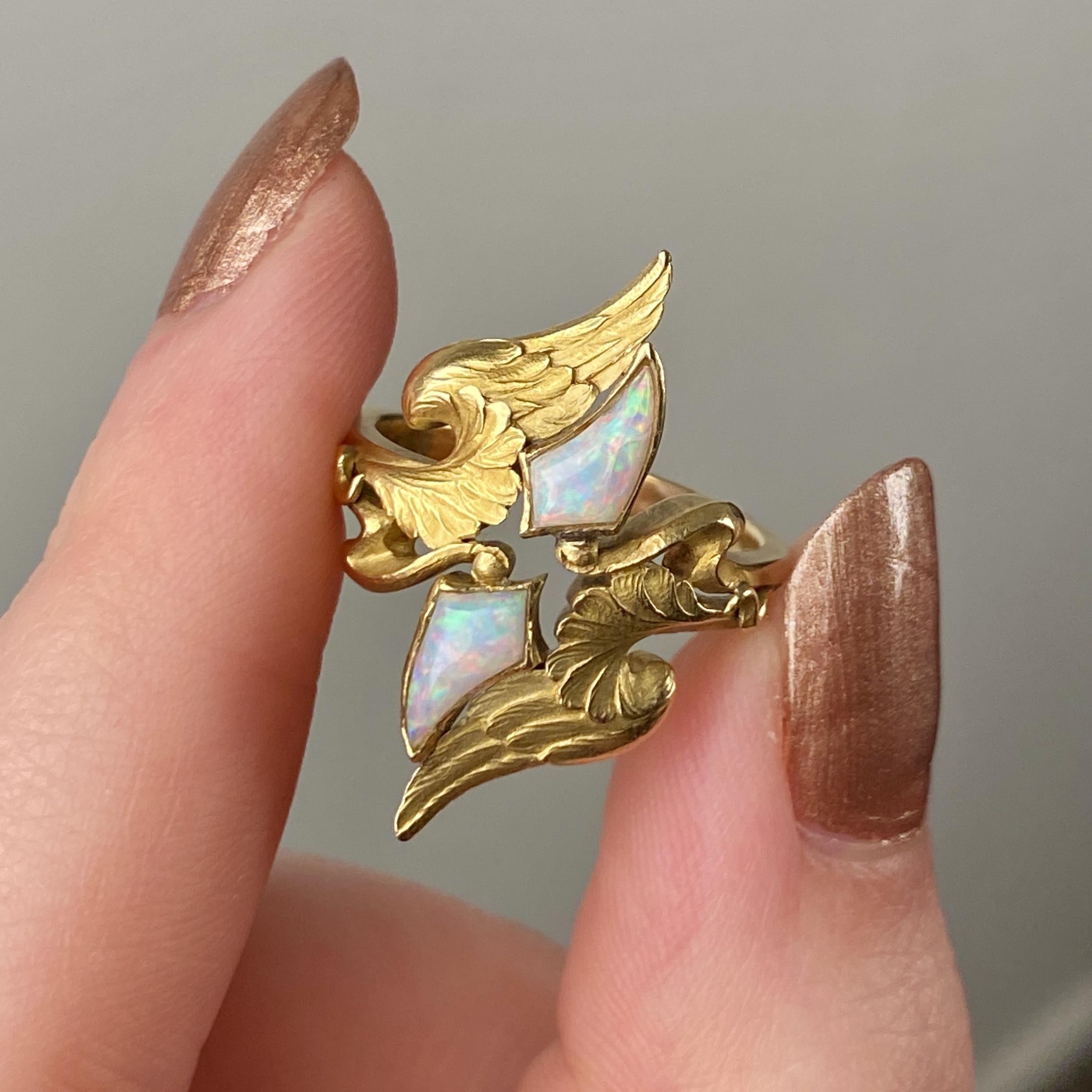 Anello ad ali di opale in stile Art Nouveau in oro 18k in vendita 2