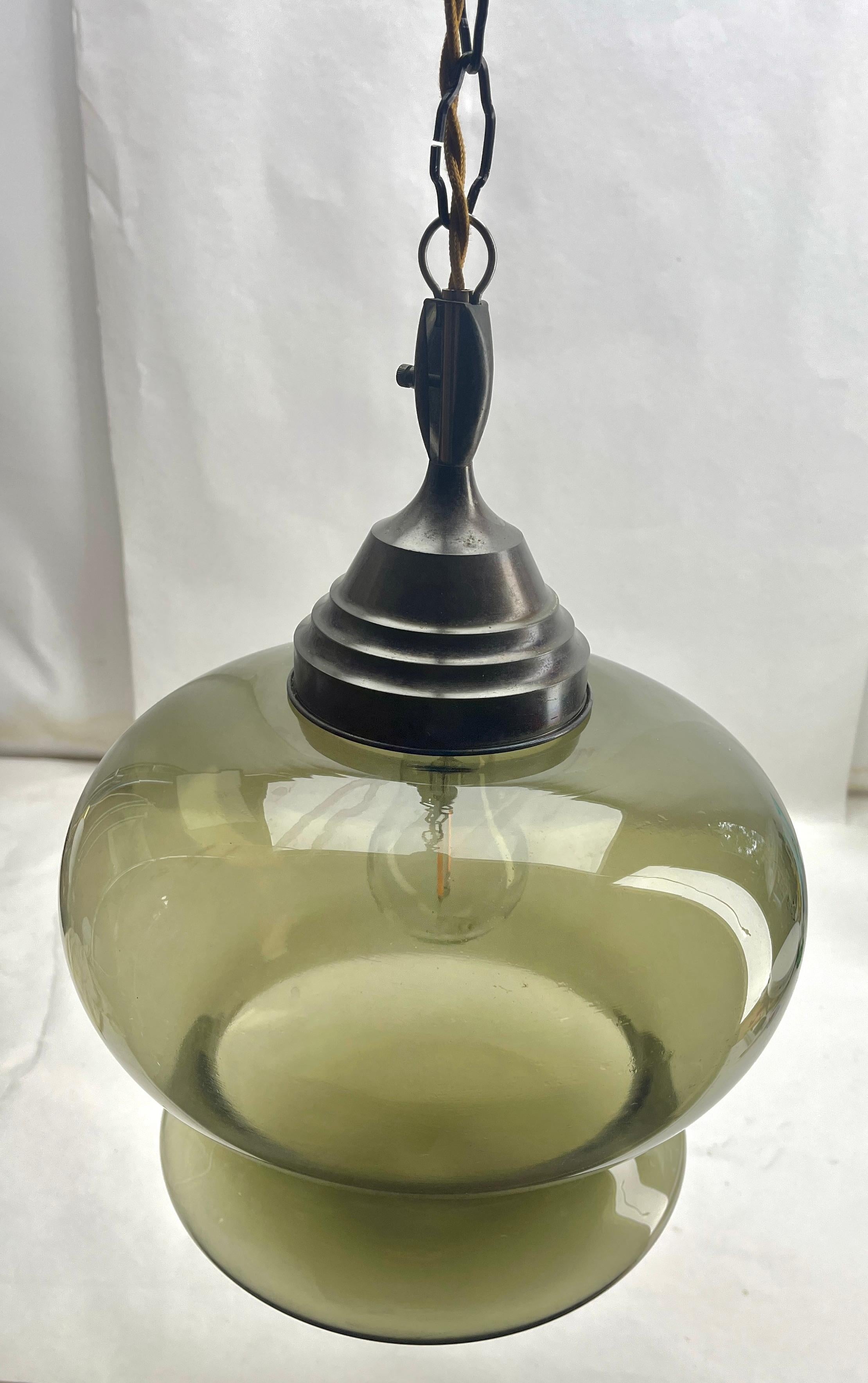 Jugendstil-Deckenleuchte aus Opal, massiver belgischer Glasschirm, 1930er Jahre (Mitte des 20. Jahrhunderts) im Angebot