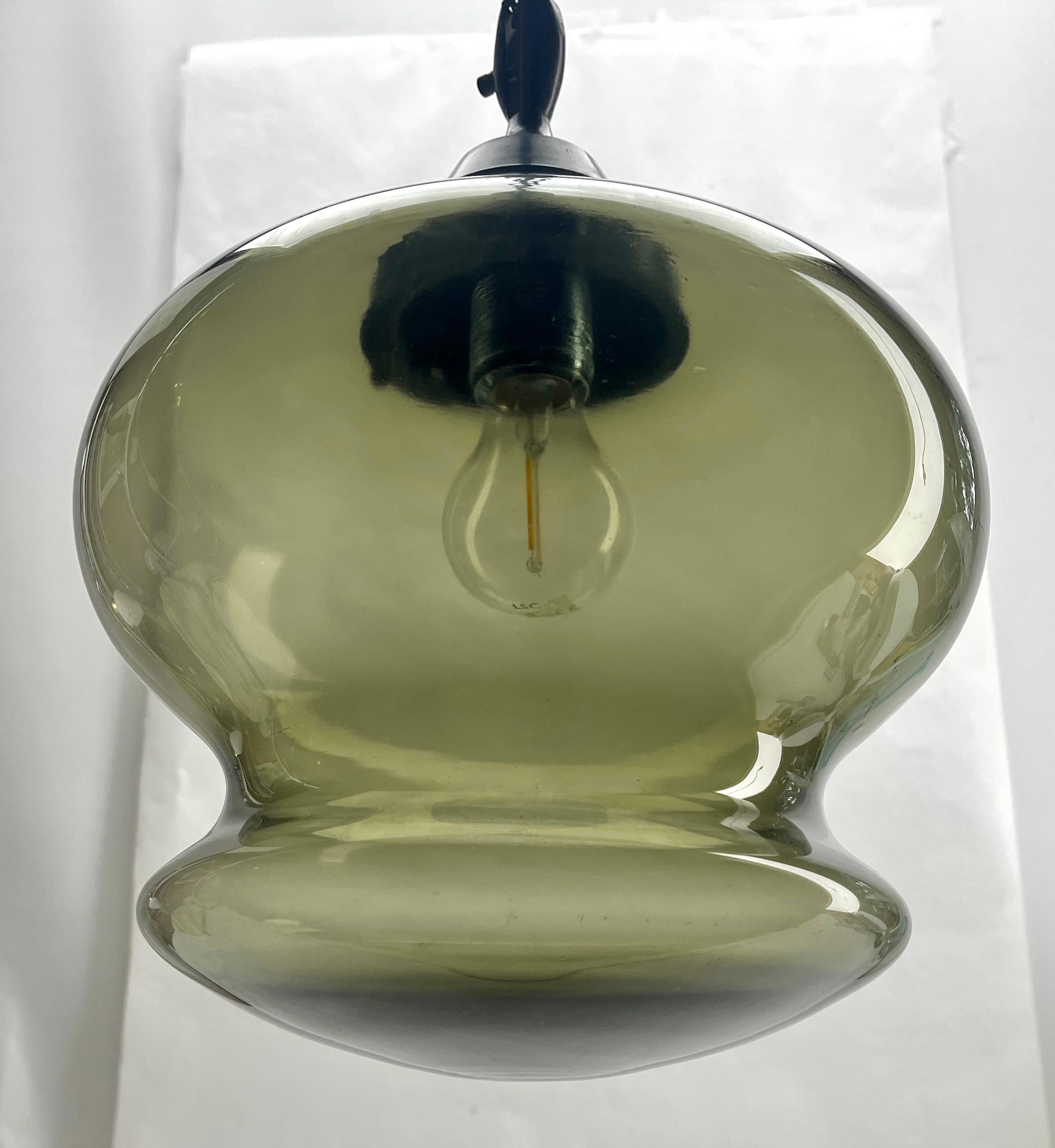 Jugendstil-Deckenleuchte aus Opal, massiver belgischer Glasschirm, 1930er Jahre im Angebot 1