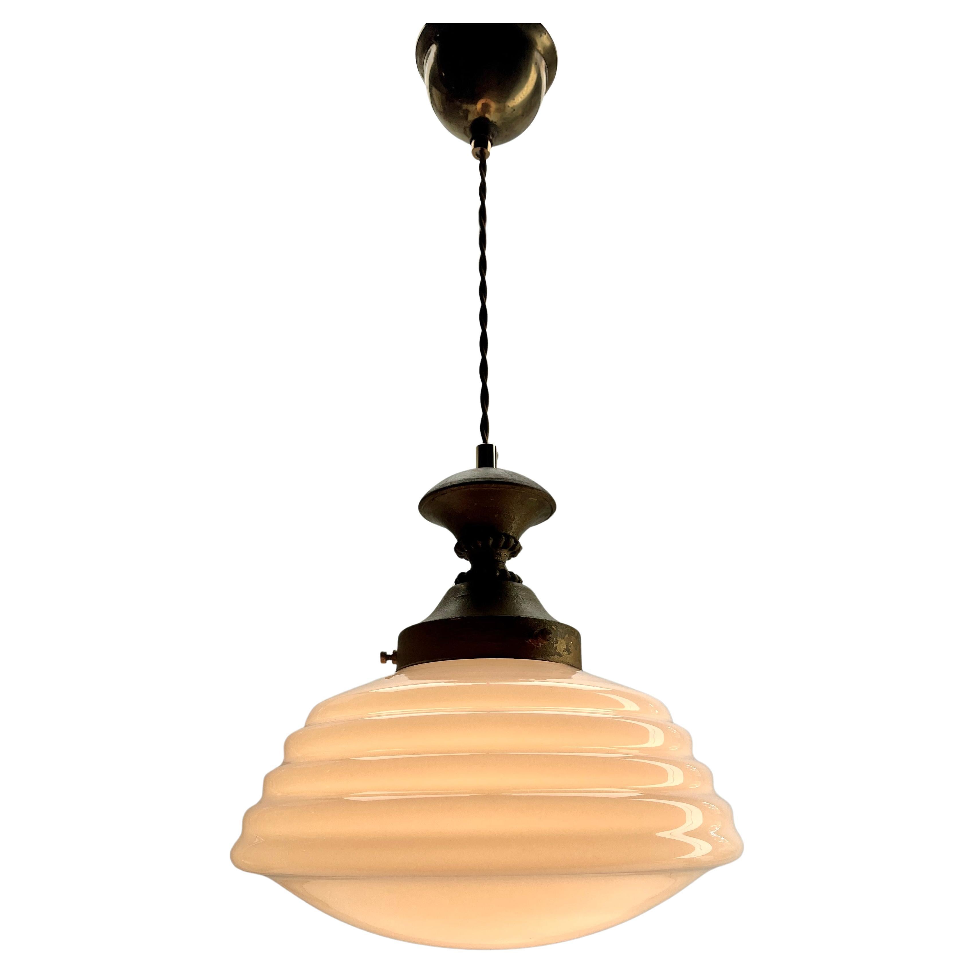 Lampada da soffitto opalina Art Nouveau, paralume in vetro Scailmont Belgium, anni '30 in vendita 2