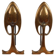 Andirons en bronze d'époque Art Nouveau ou Aesthetic Movement - Chiens de feu en Repoussee