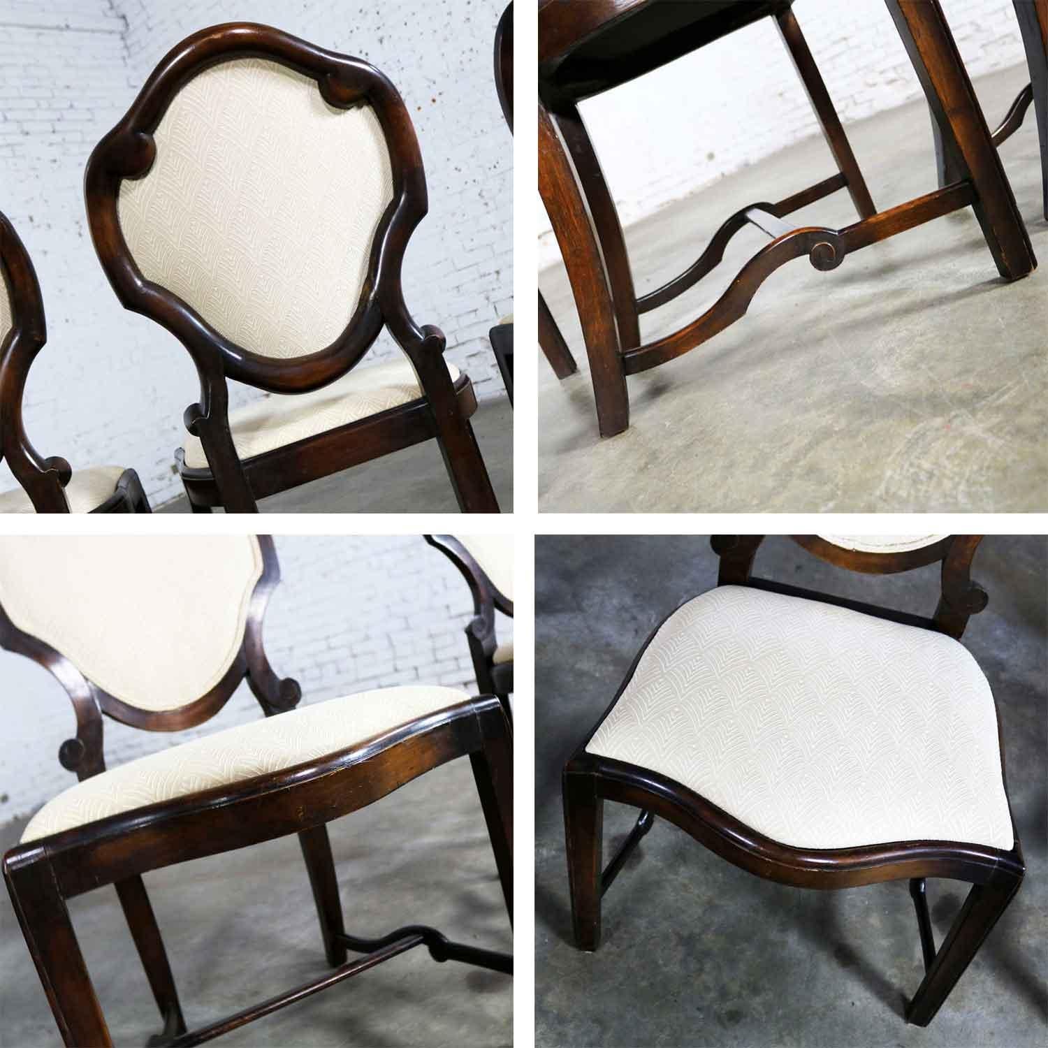 Ensemble de quatre chaises de salle à manger anciennes à dossier bouclier Art Nouveau ou Art Déco en vente 6