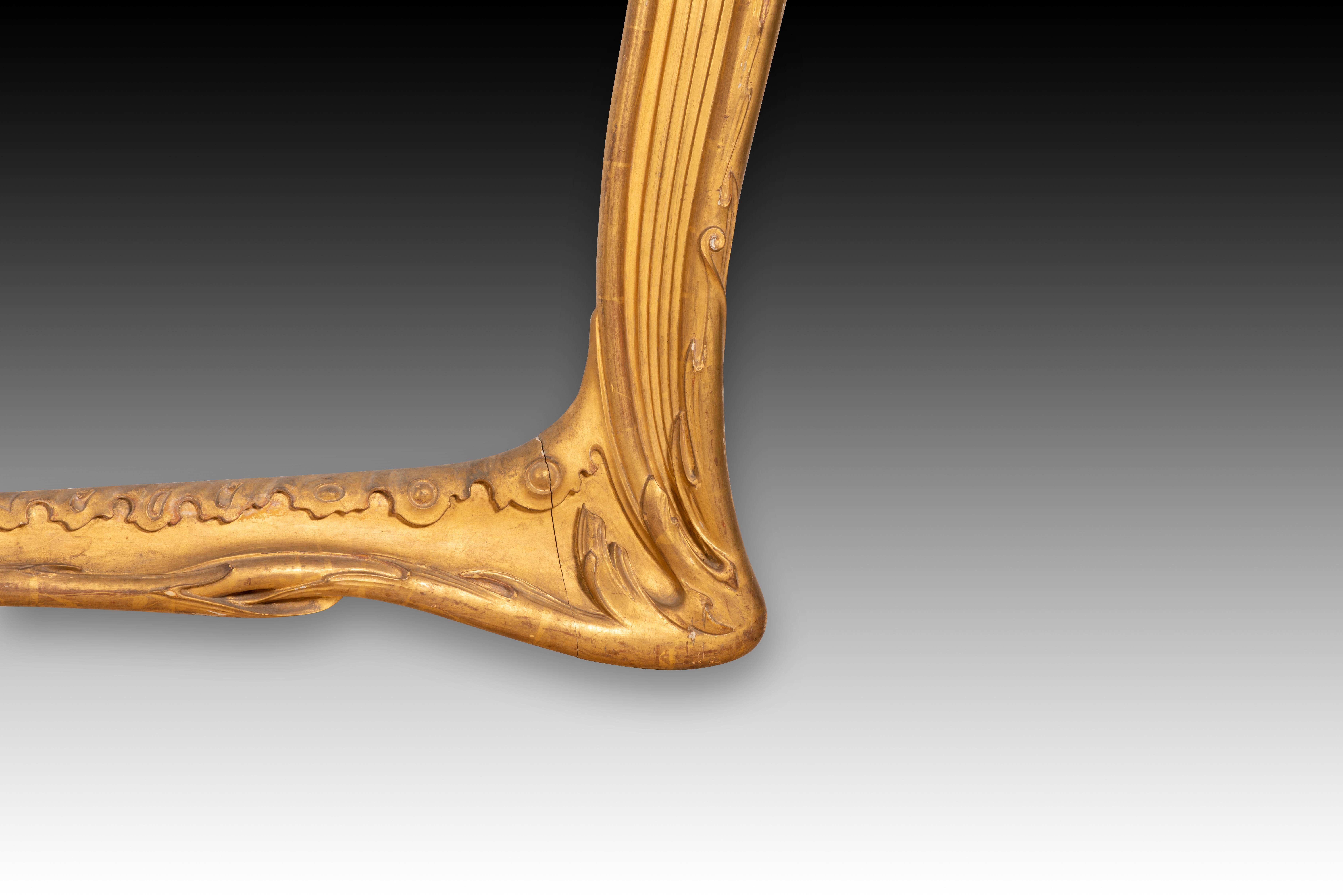 20ième siècle Cadre Art nouveau ou moderniste. Bois sculpté. Circa 1900.