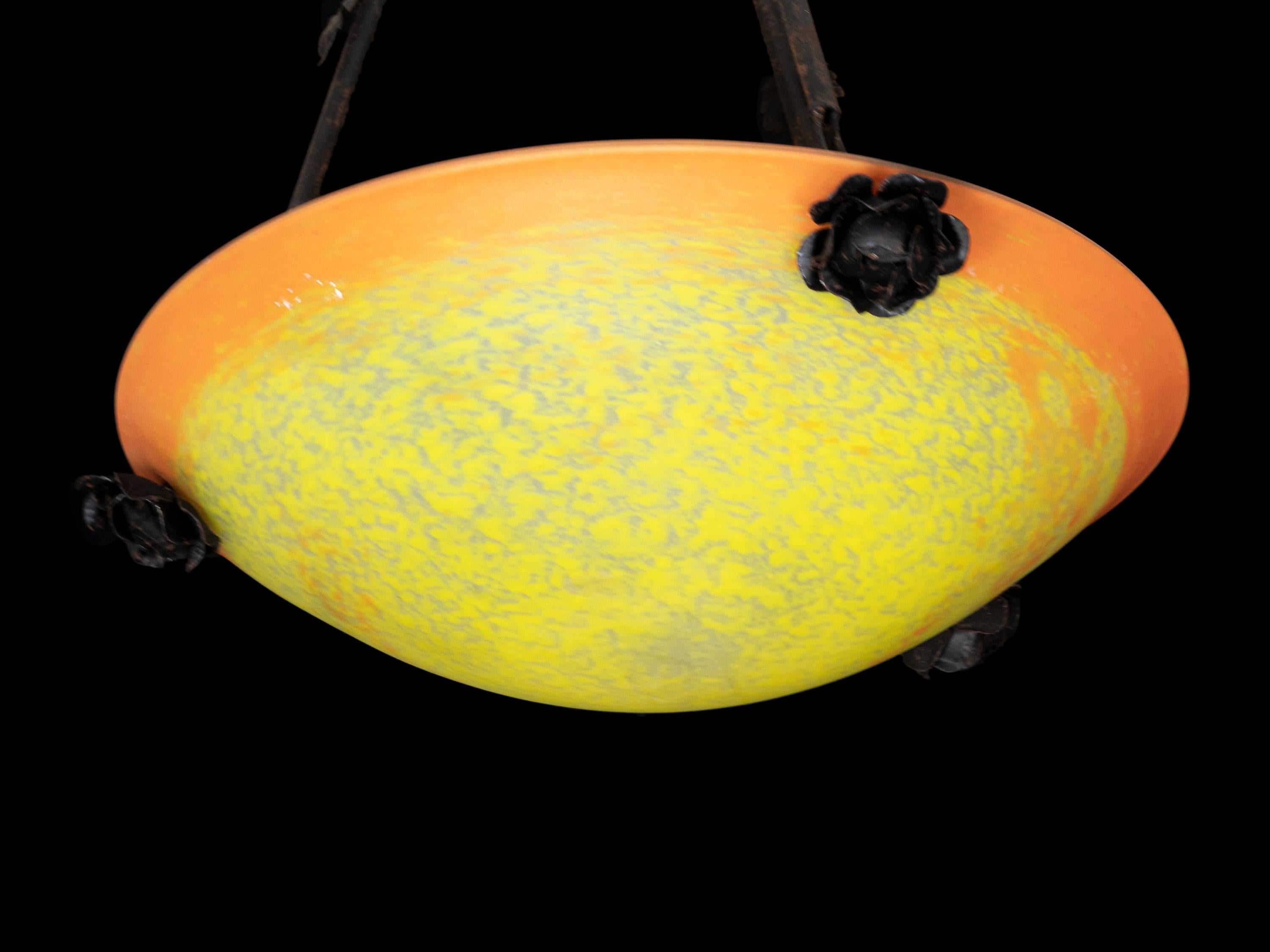 Francese Ciondolo da soffitto Art Nouveau giallo arancio, vetro Nancy, 1900 in vendita