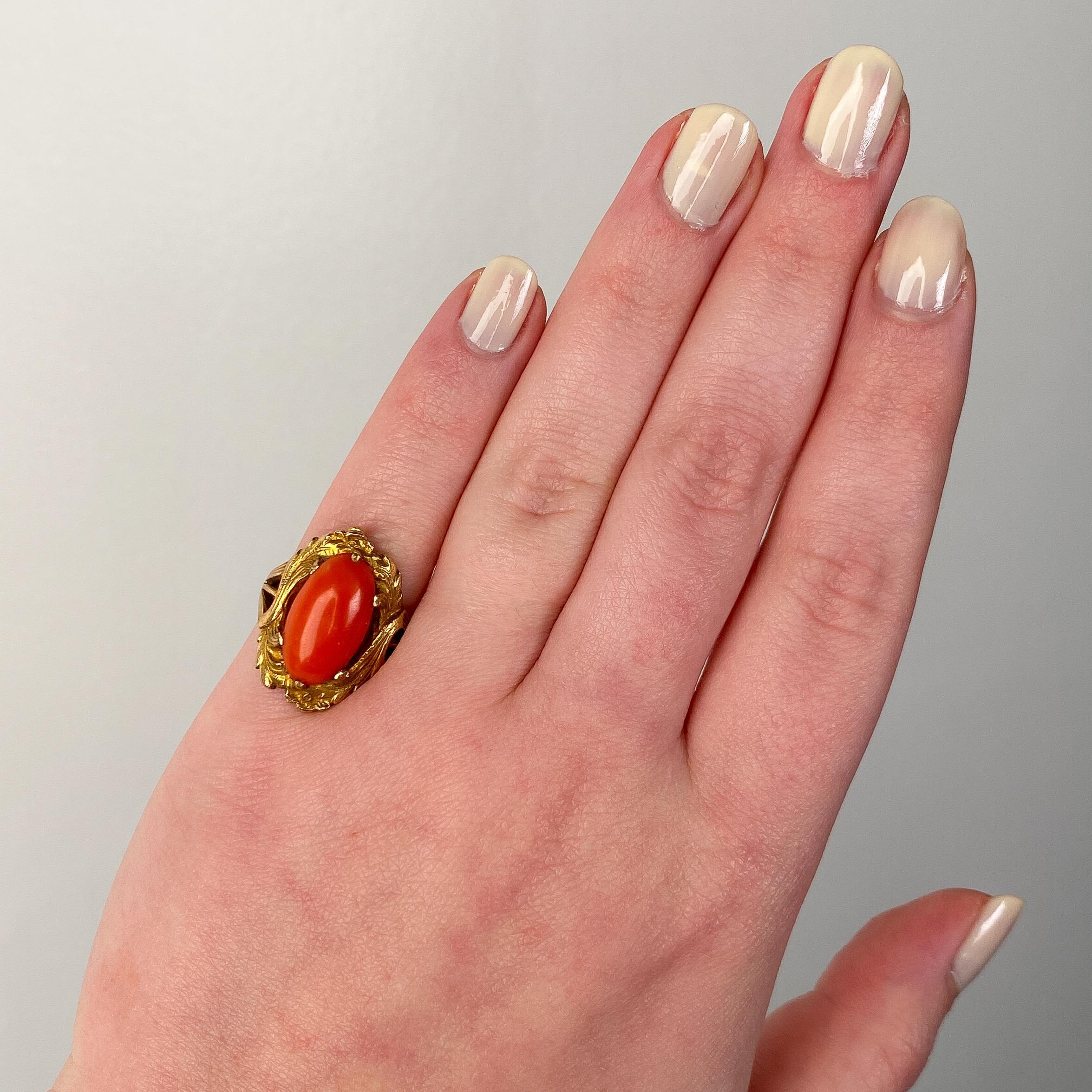 Donna Anello di corallo ovale Art Nouveau in oro 10k in vendita