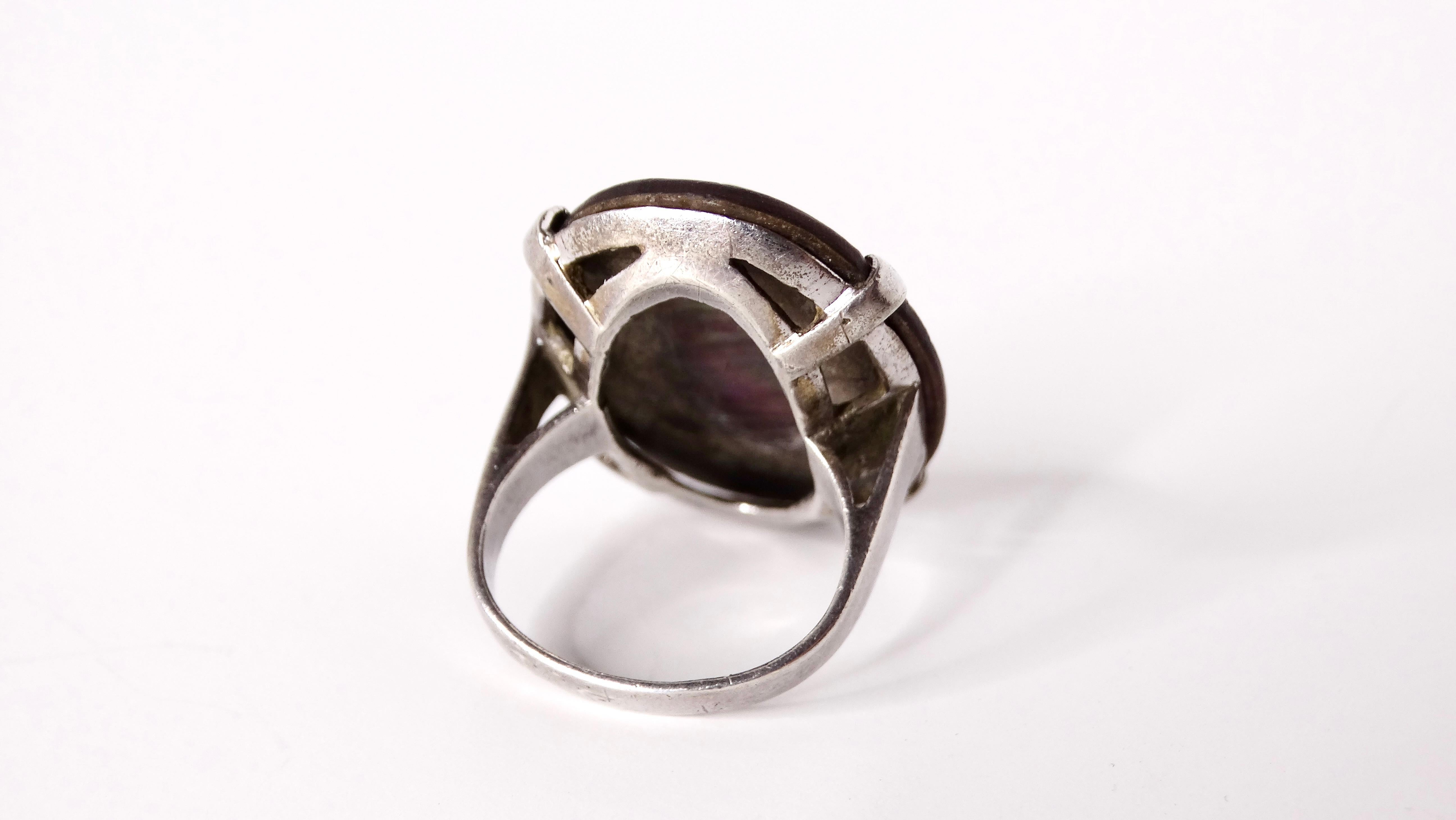 Art Nouveau Oval Iridescent Purple Shell & Sterling Silver Cameo Ring For Sale 1