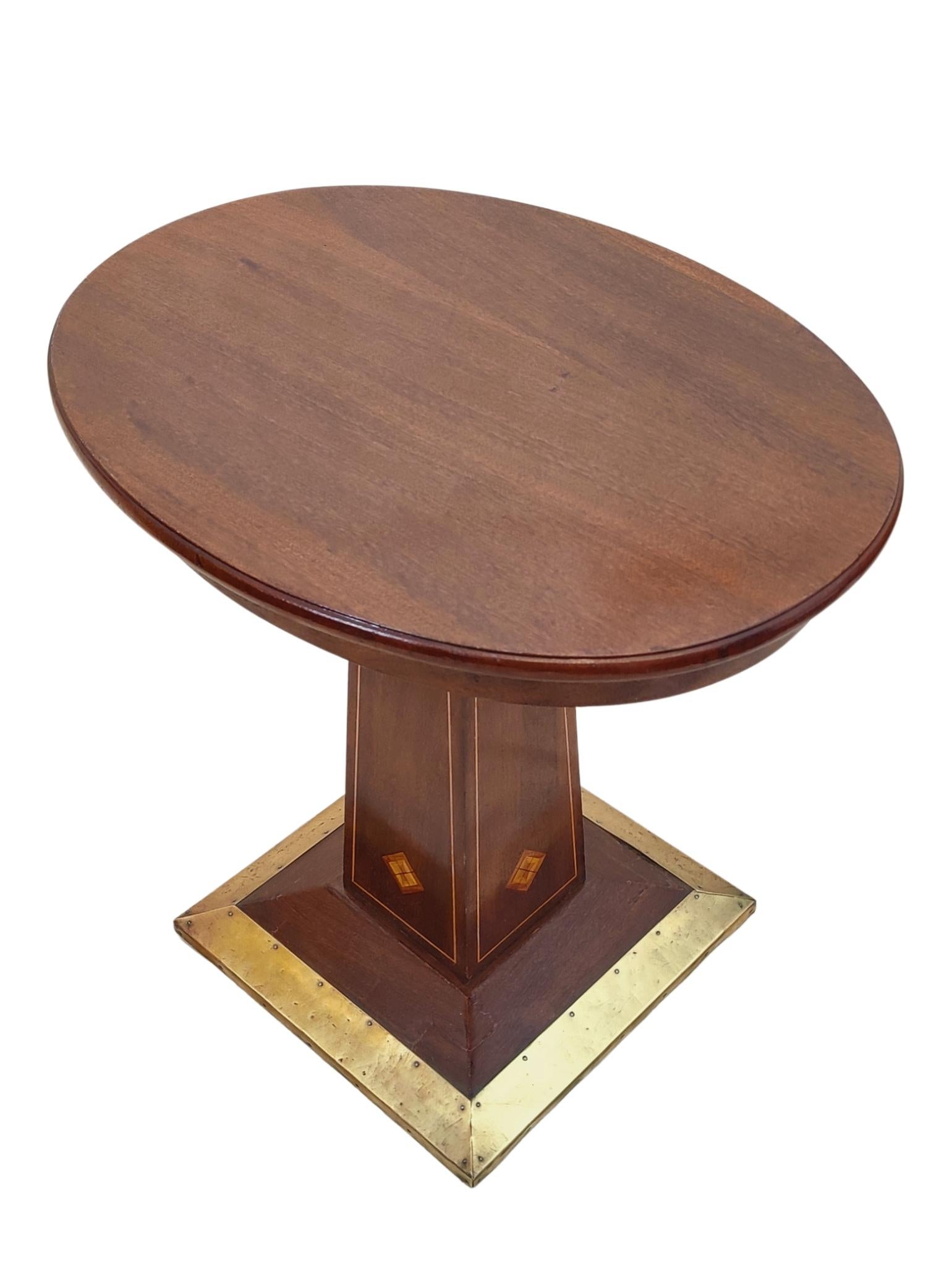 Art nouveau Table de salon ovale Art Nouveau en vente