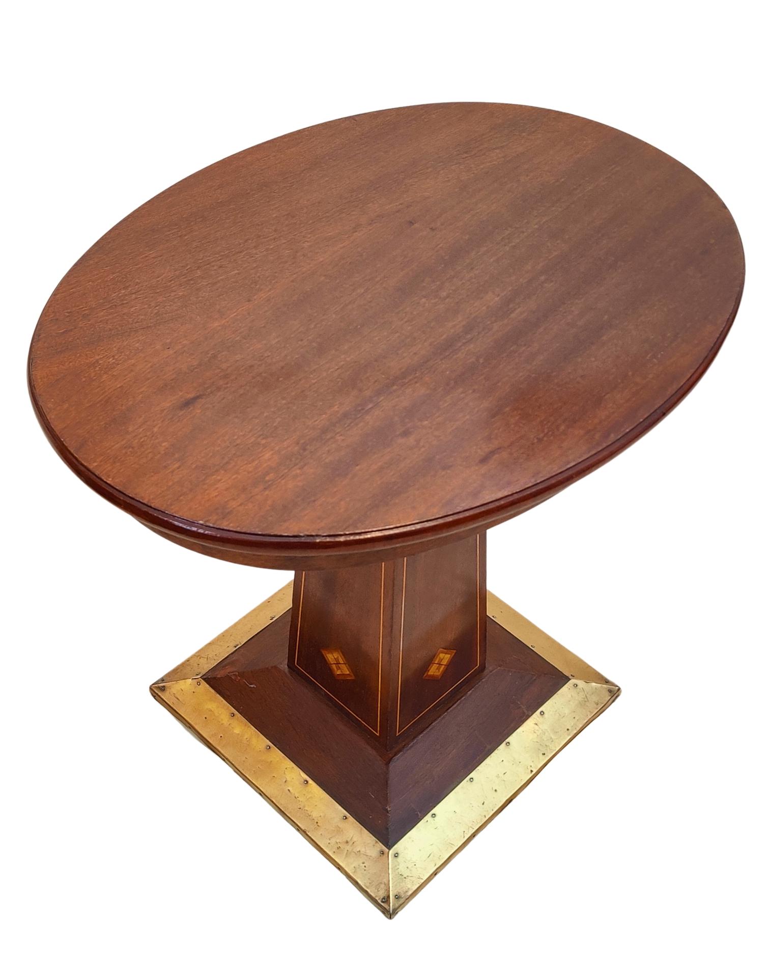 Allemand Table de salon ovale Art Nouveau en vente