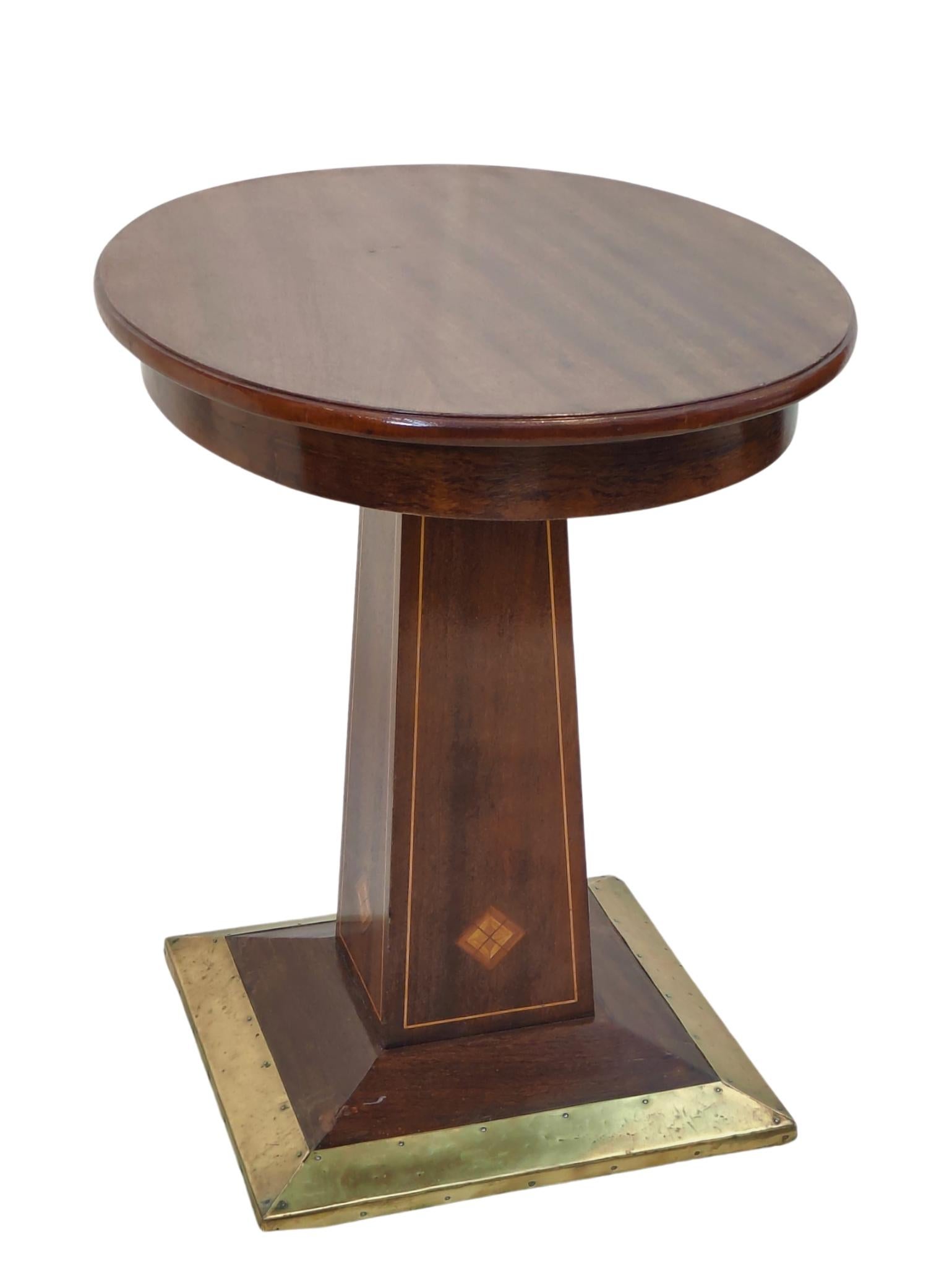 Début du 20ème siècle Table de salon ovale Art Nouveau en vente