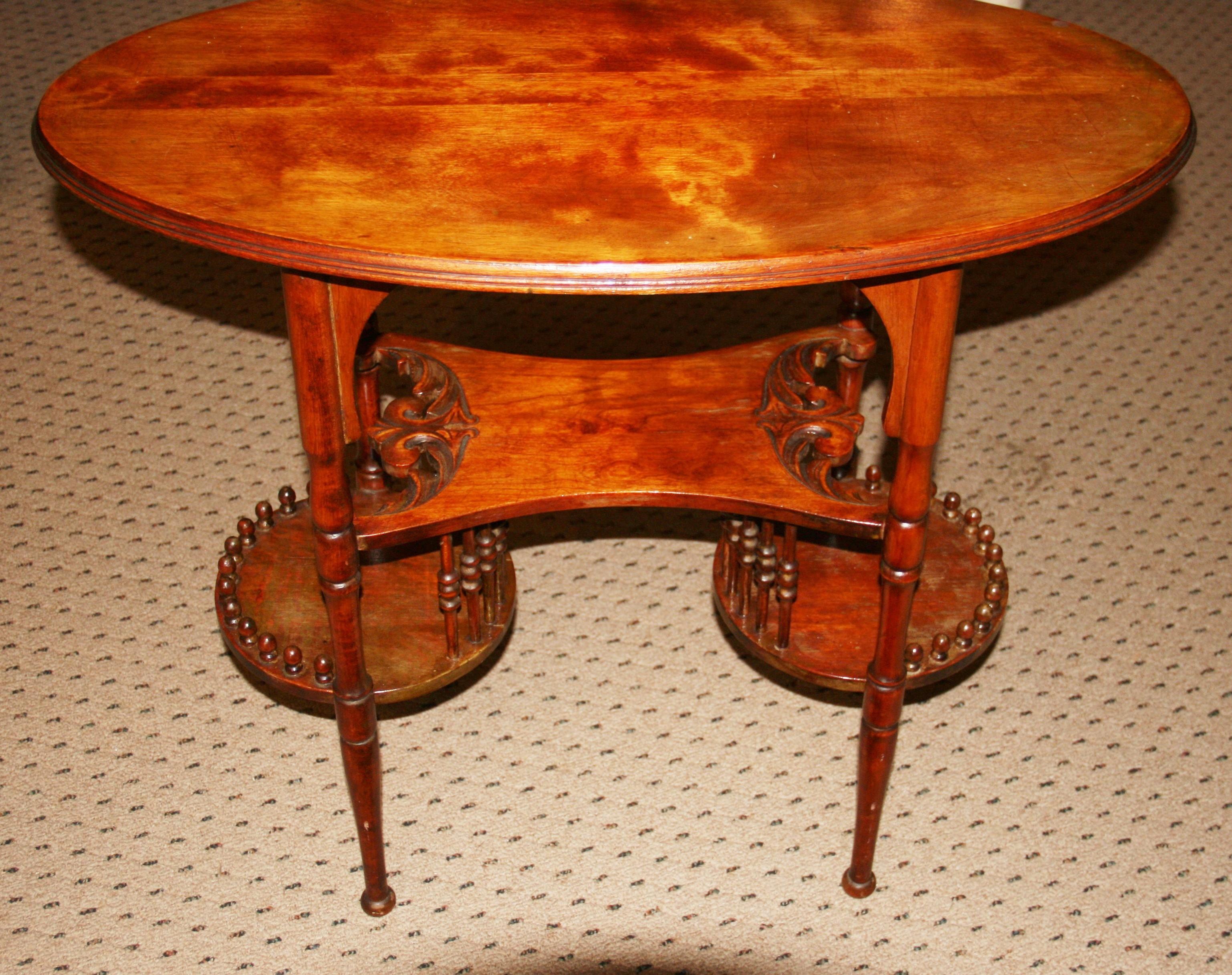 Art Nouveau Ovale  Table d'appoint/de salon en vente 7