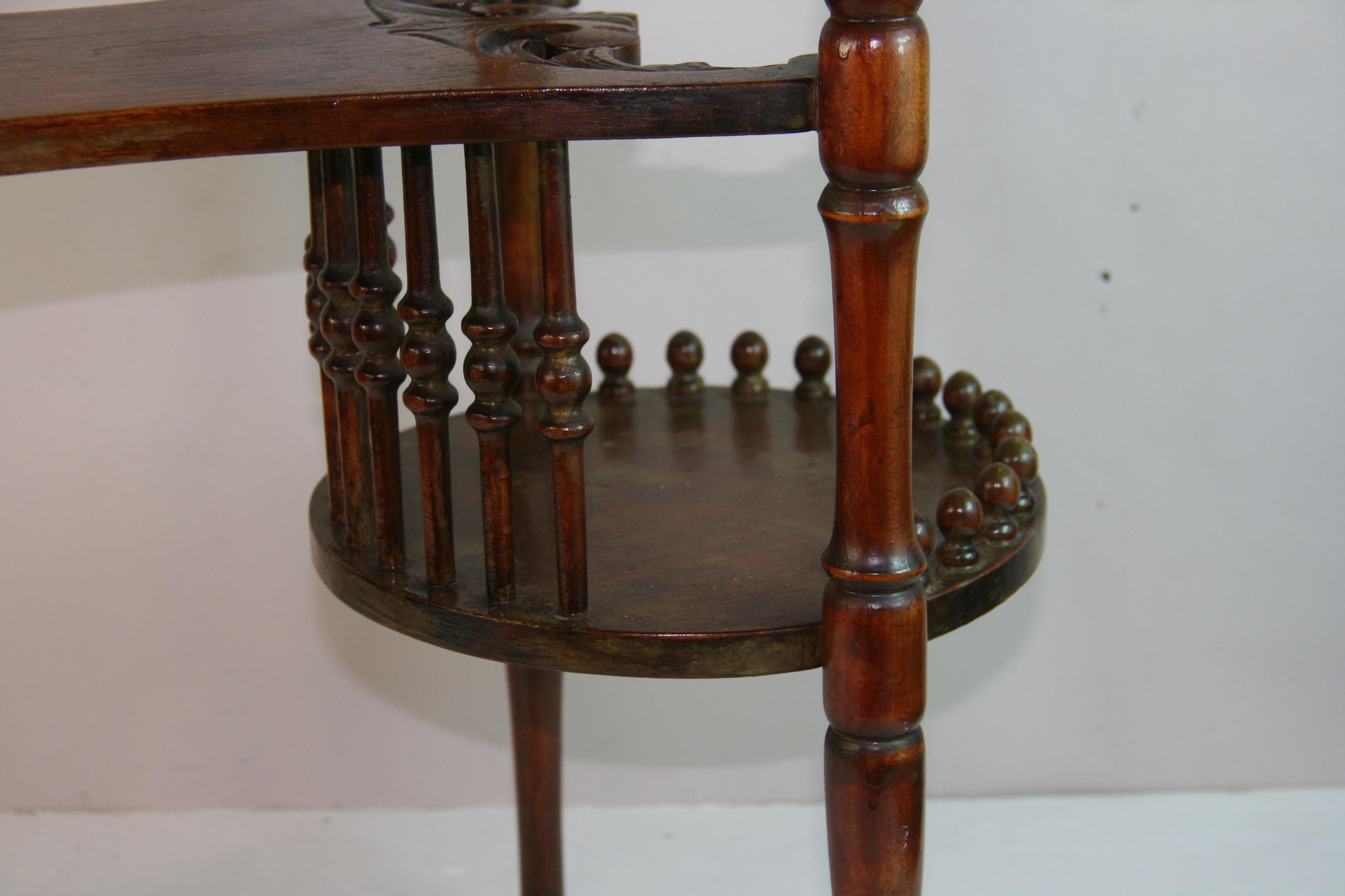 Fait main Art Nouveau Ovale  Table d'appoint/de salon en vente