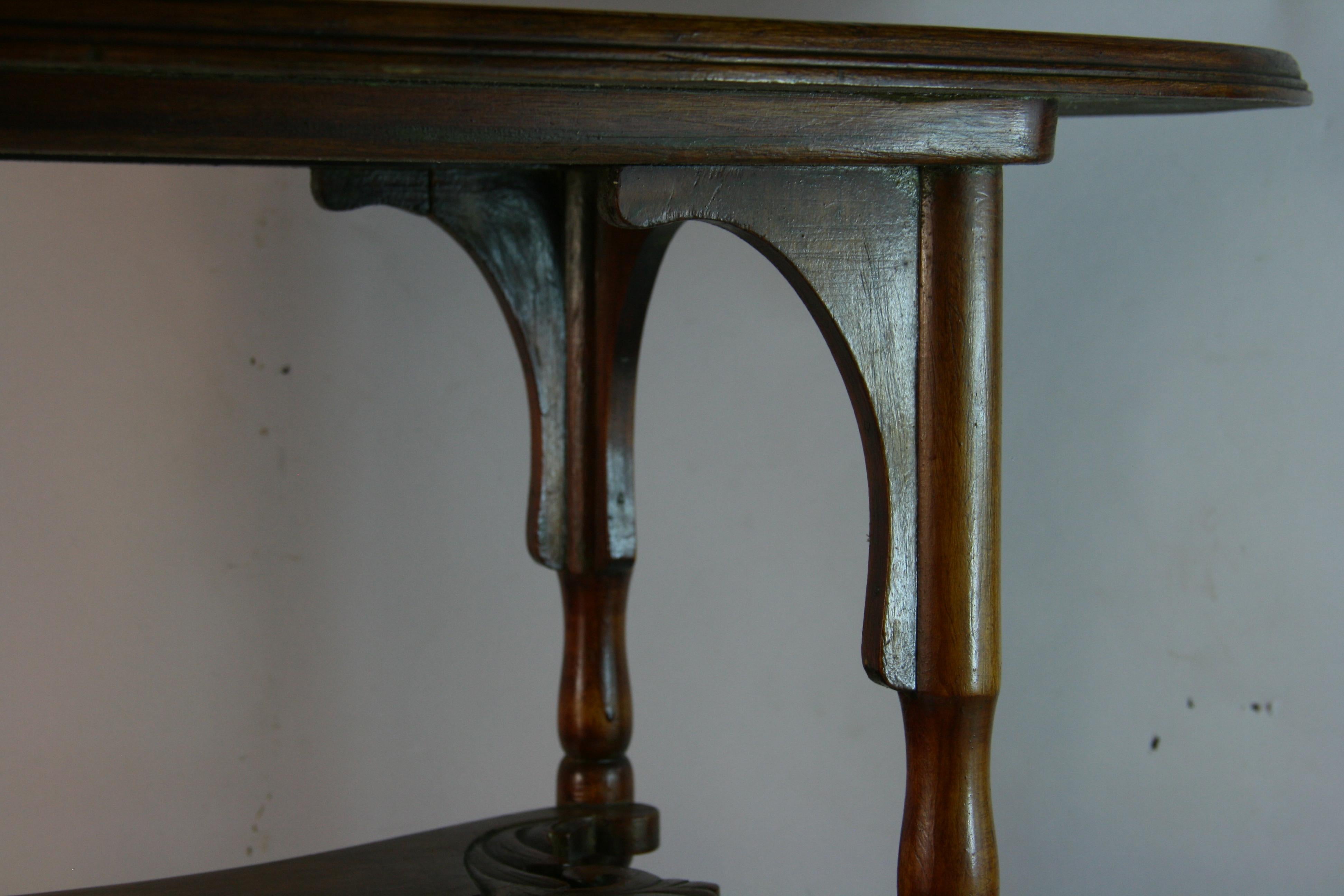 Art Nouveau Ovale  Table d'appoint/de salon Bon état - En vente à Douglas Manor, NY