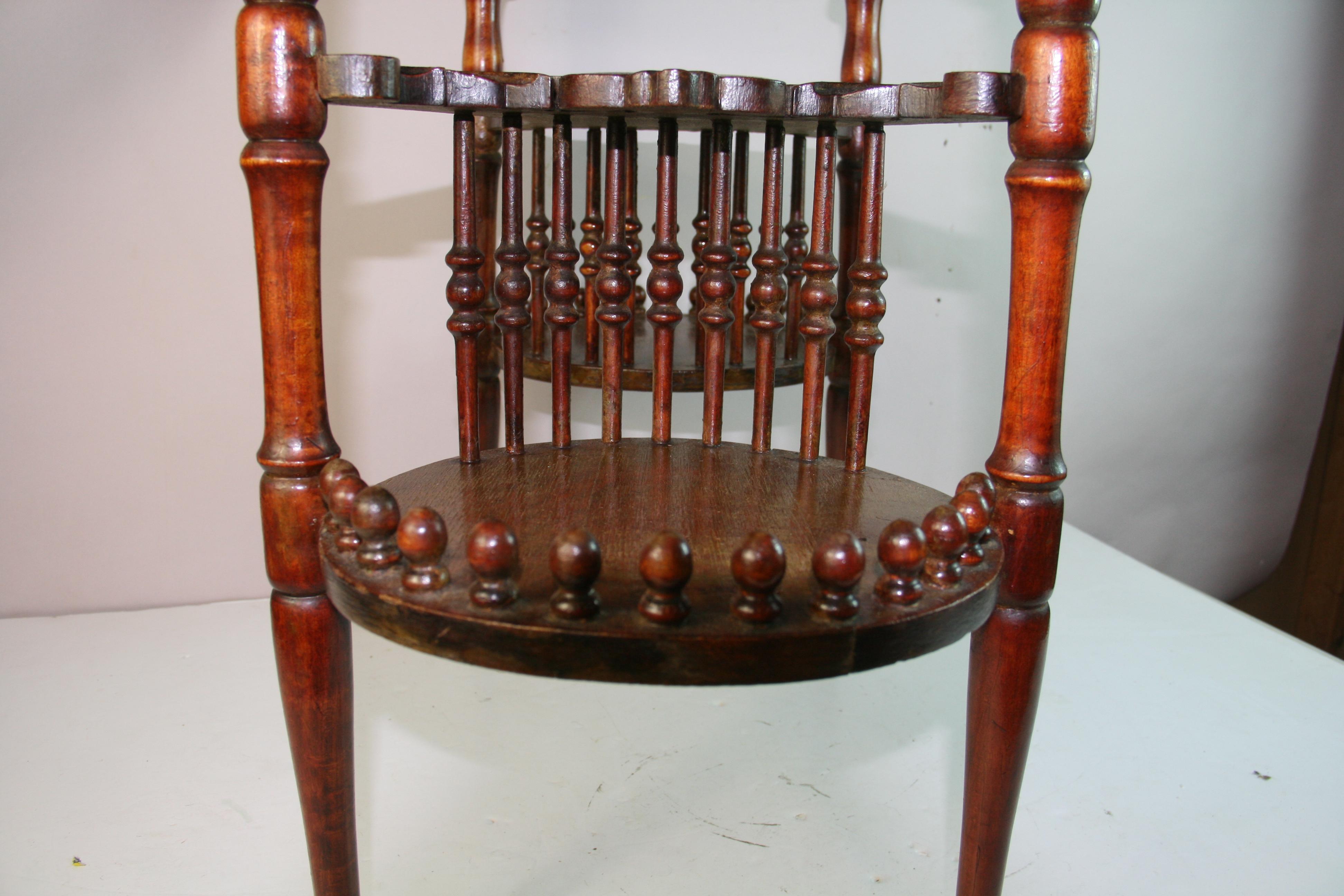 Art Nouveau Ovale  Table d'appoint/de salon en vente 3