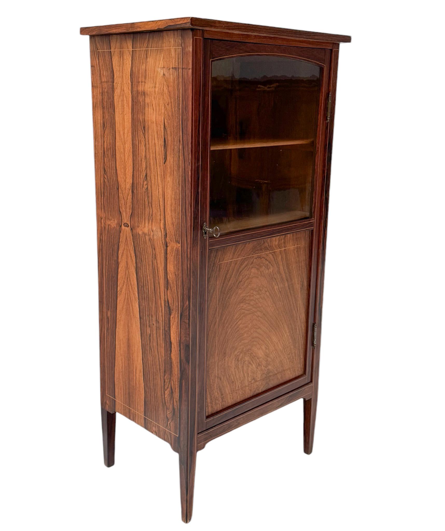 Mobiletto a un'anta in stile Art Nouveau Padouk, 1900 In condizioni buone in vendita a Amsterdam, NL