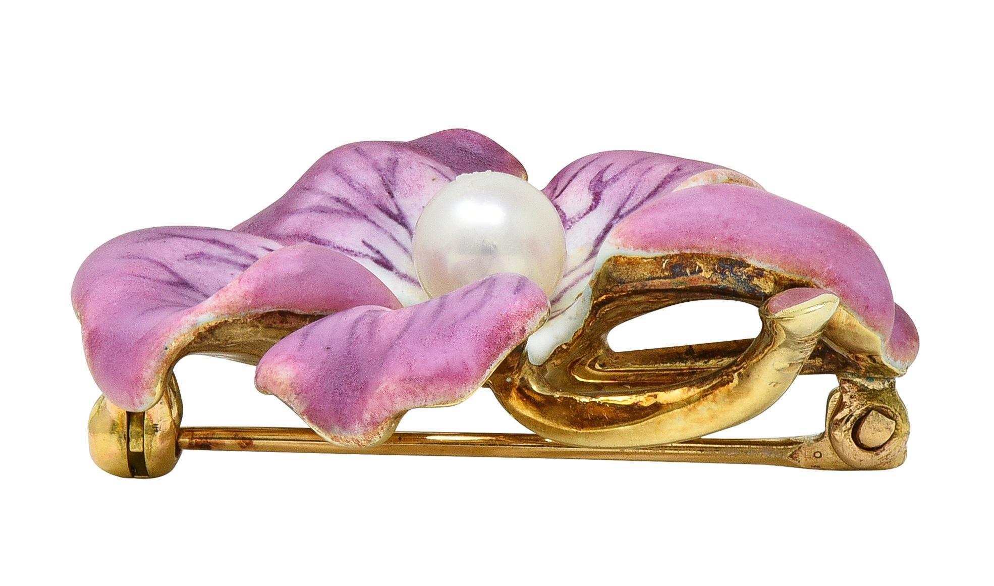 Spilla a forma di fiore in stile liberty dipinta con smalto e perle in oro giallo 14 carati In condizioni ottime in vendita a Philadelphia, PA