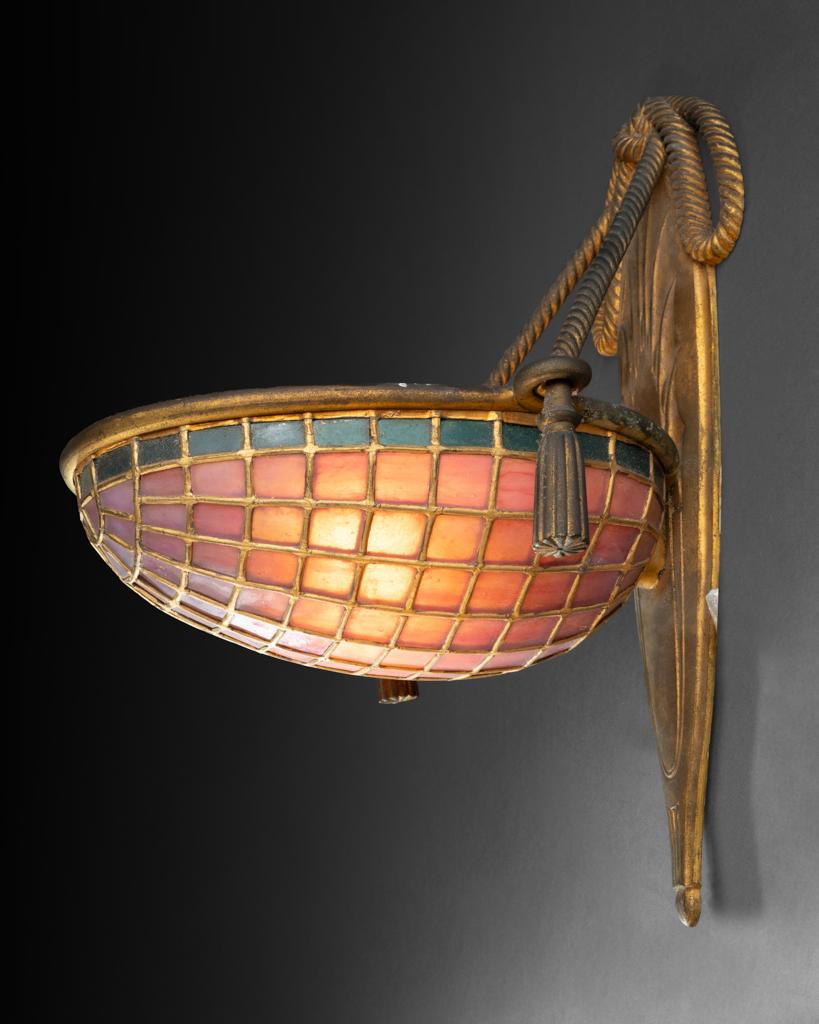 Art Nouveau pair of bronze and colored glass sconces C.1915/20 In Good Condition For Sale In SAINT-OUEN-SUR-SEINE, FR