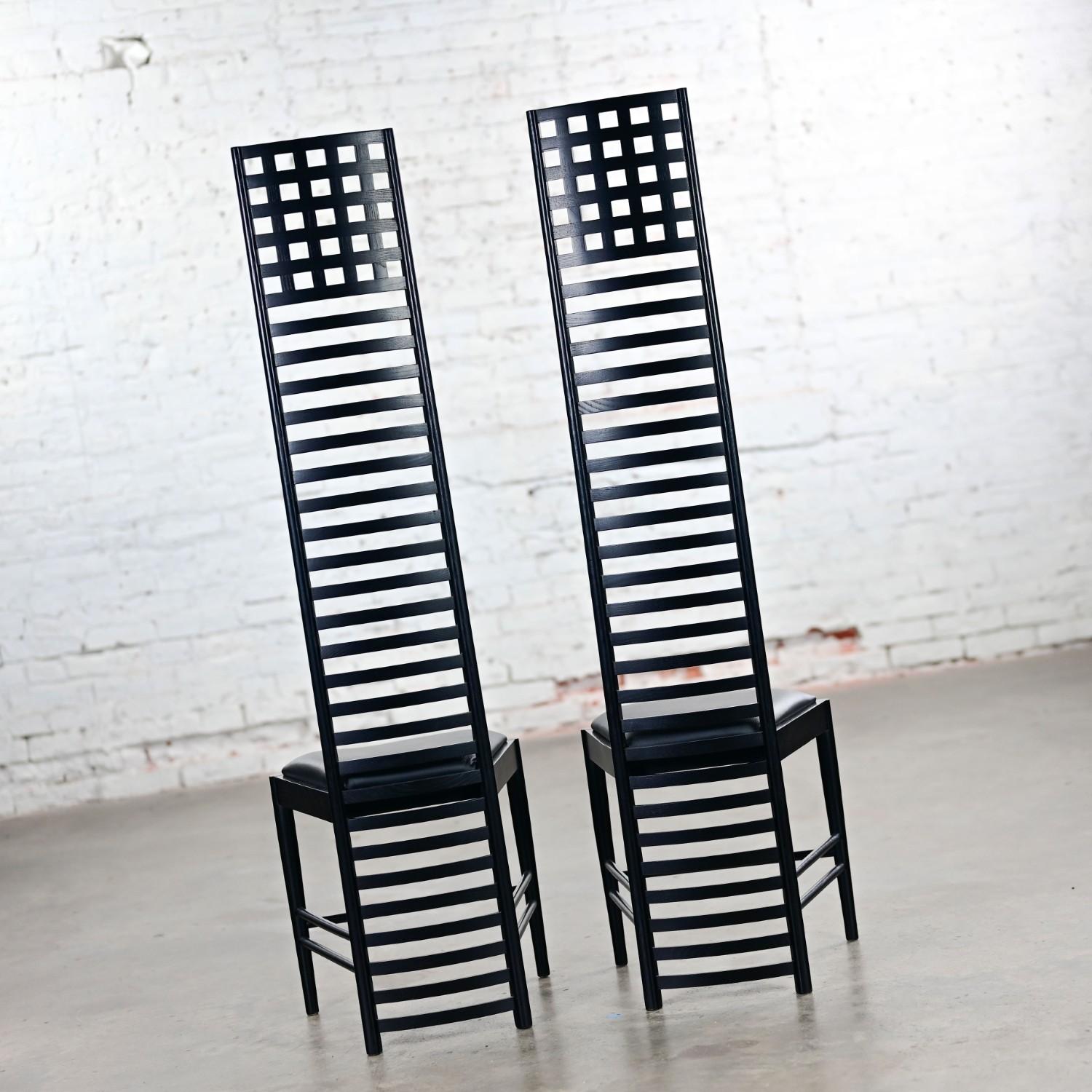 Paire de chaises Hill House Charles Rennie Mackintosh avec cadres noirs Bon état à Topeka, KS