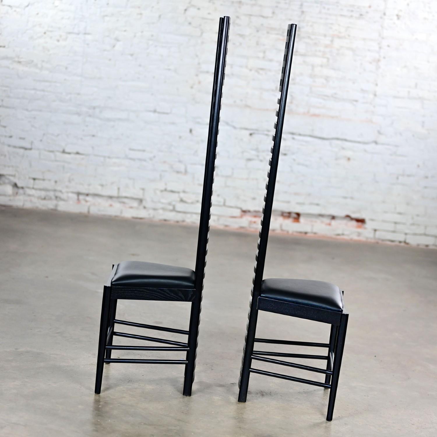 Cuir Paire de chaises Hill House Charles Rennie Mackintosh avec cadres noirs