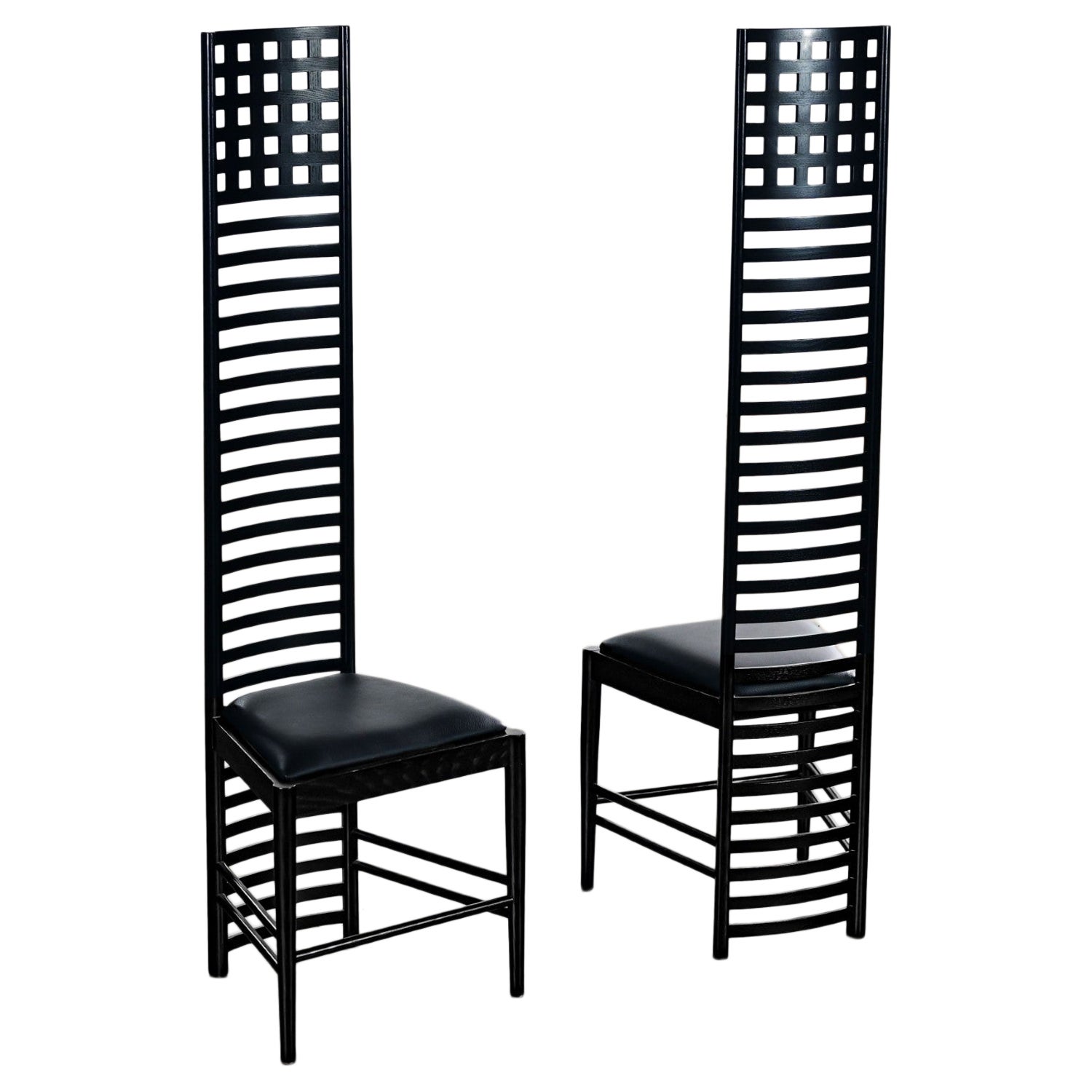 Paire de chaises Hill House Charles Rennie Mackintosh avec cadres noirs