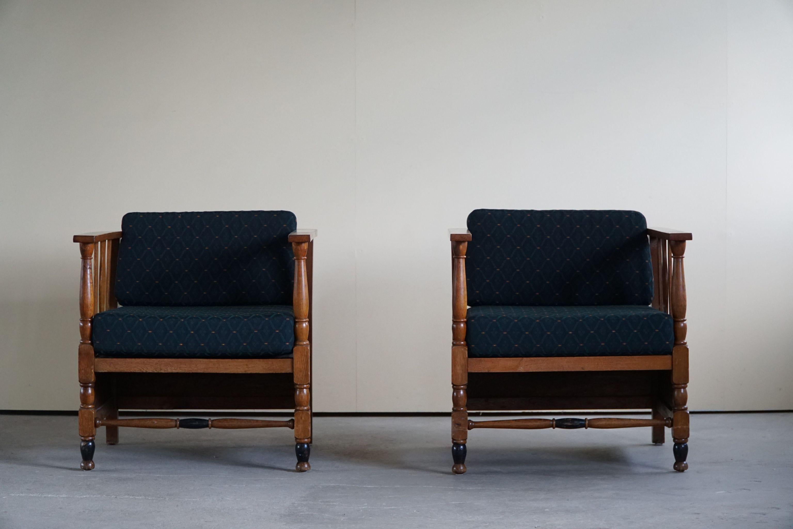 Art Nouveau, Pair of Lounge Chairs in Oak, Reupholstered in Style Fabric, 1920s For Sale 6