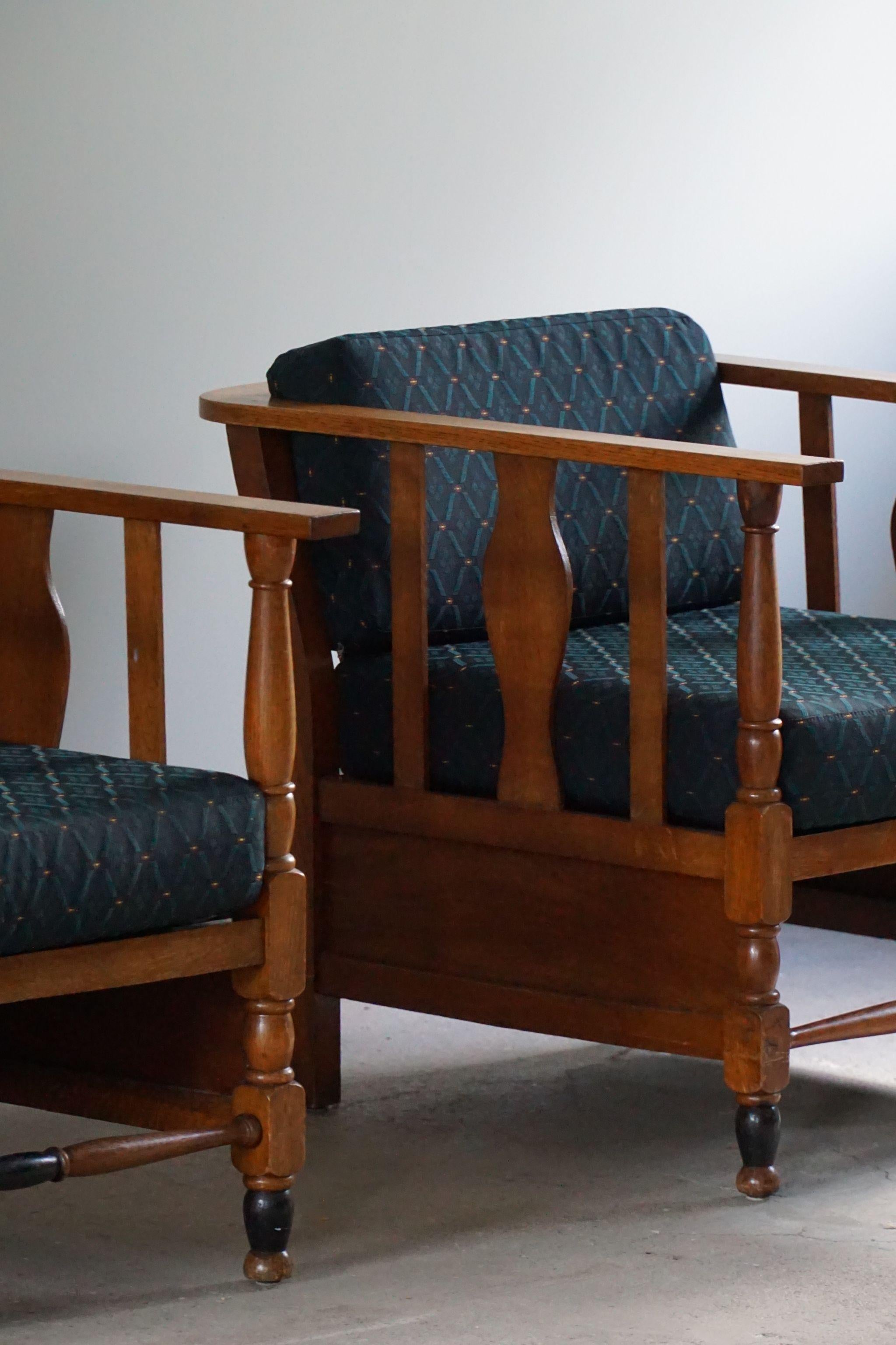 Art Nouveau, Pair of Lounge Chairs in Oak, Reupholstered in Style Fabric, 1920s For Sale 10
