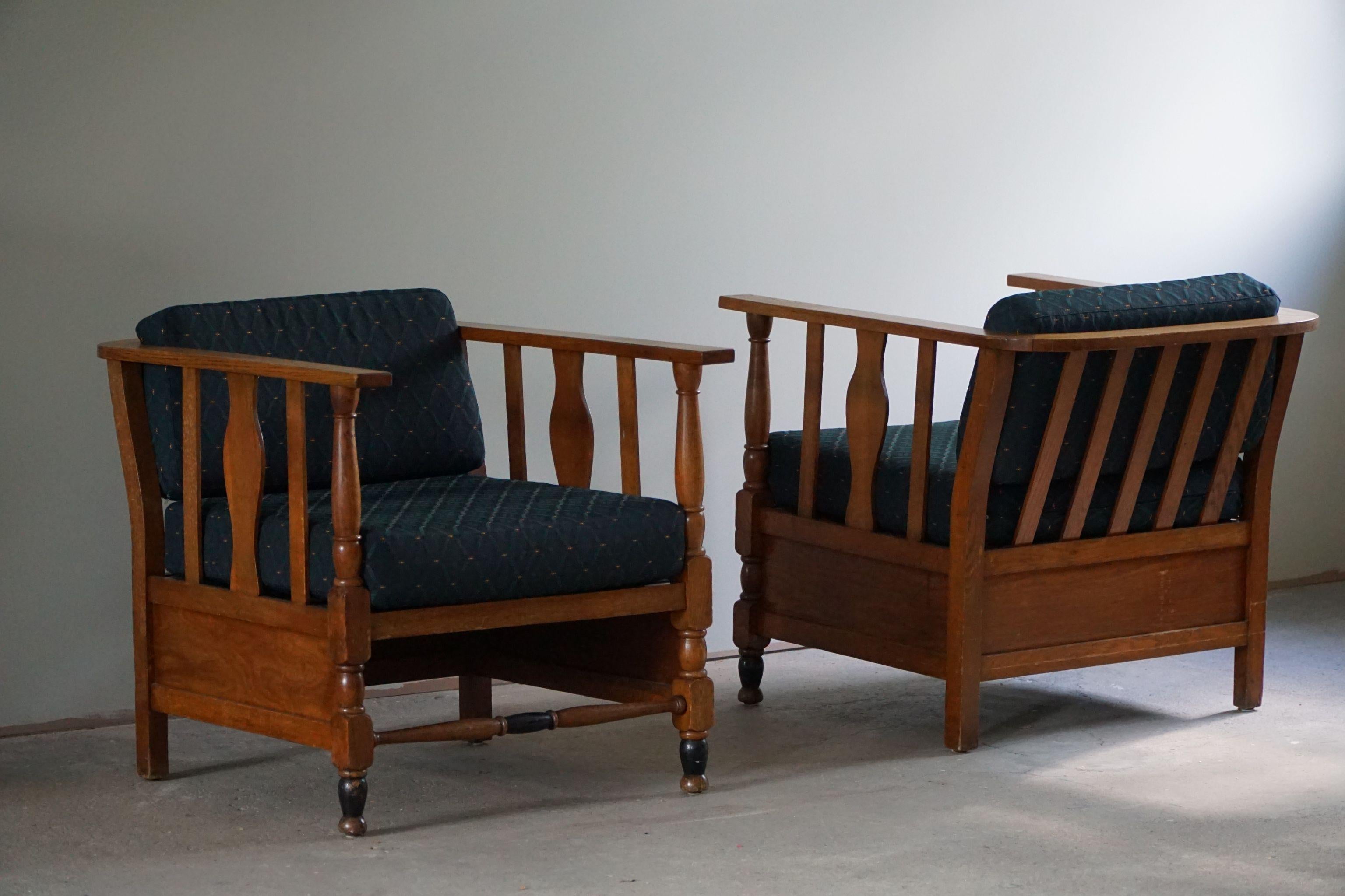 Art Nouveau, Pair of Lounge Chairs in Oak, Reupholstered in Style Fabric, 1920s For Sale 3