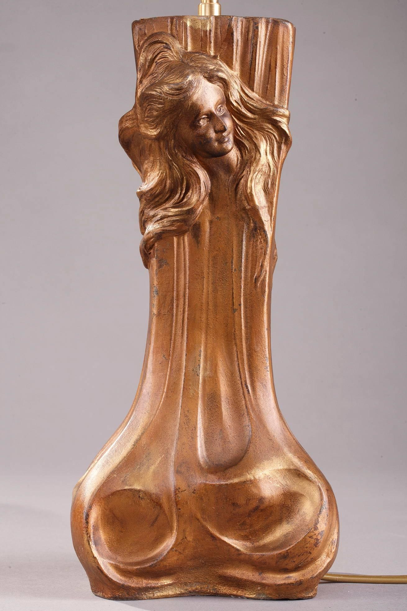 Coppia di lampade montate in stile Art Nouveau con ninfe In condizioni buone in vendita a Paris, FR