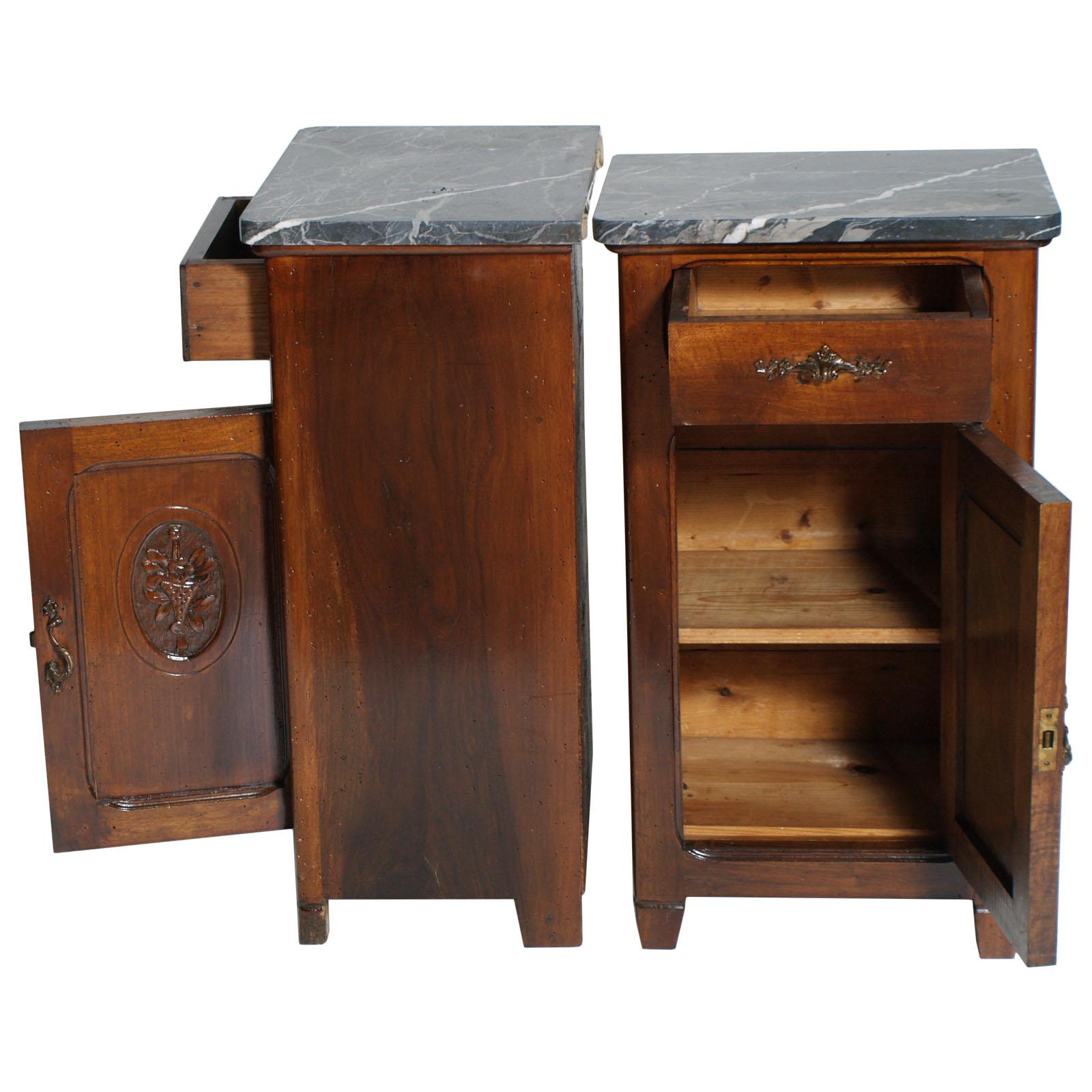 Art Nouveau pair of nightstands with marble top, Italy, circa 1900. Hand carved walnut, restored and polished to wax.
We can sale separately the nightstands.

Measures cm: H 77, W 44, D 32.
 