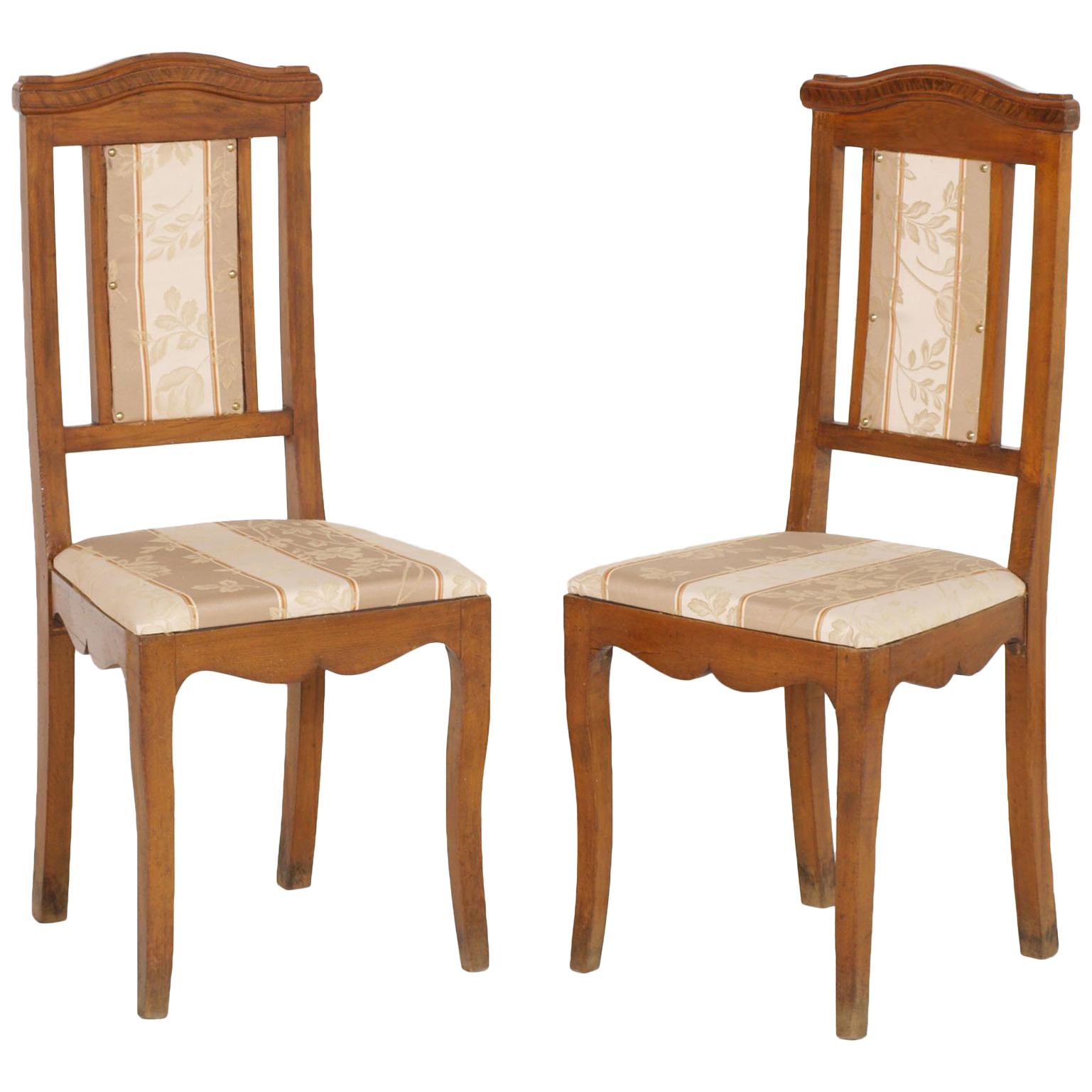 Paire de chaises d'appoint Art Nouveau en noyer, restaurées et neuves tapissées