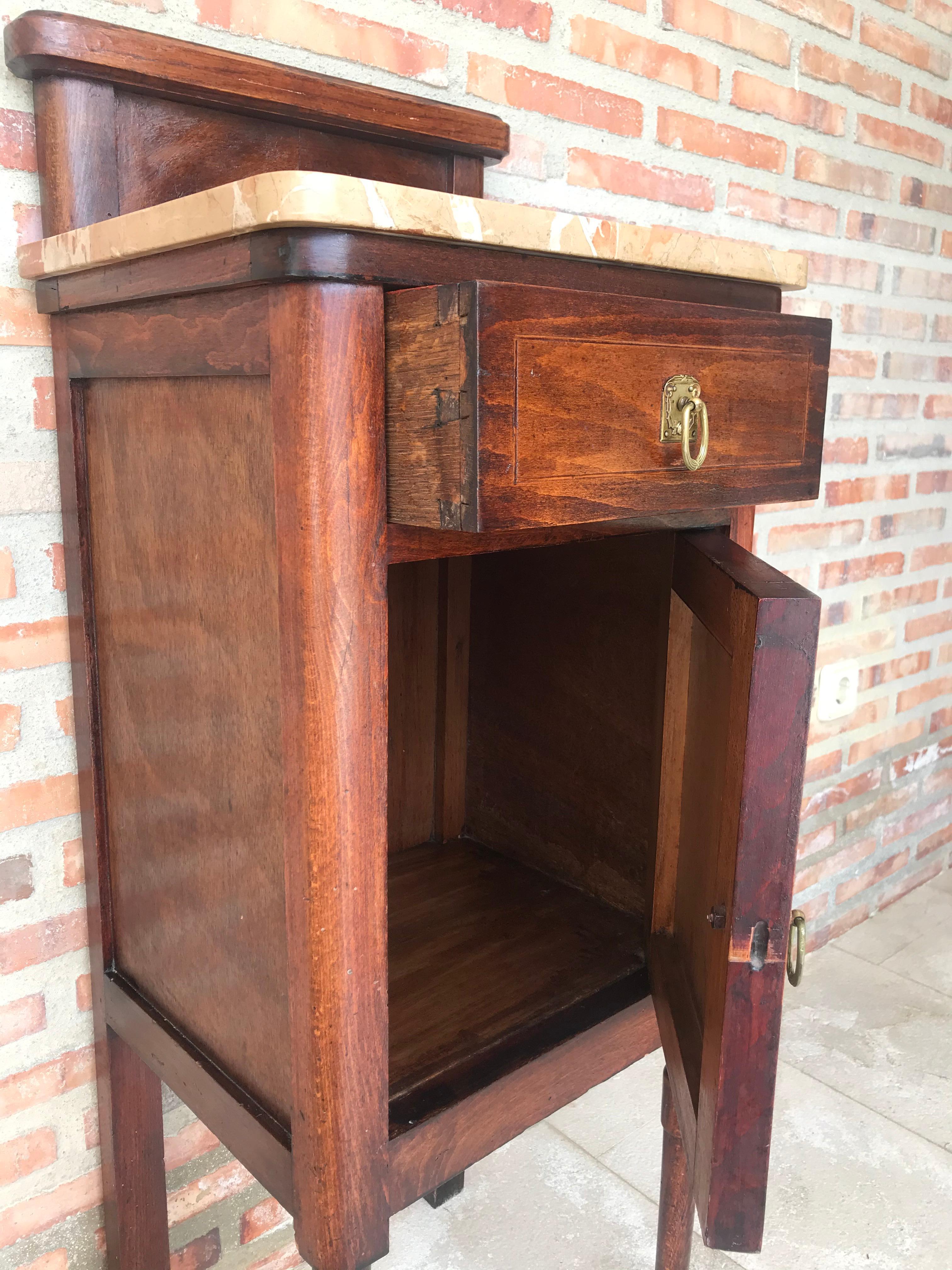 Art Nouveau Walnut Nightstand with Crest, Marble Top and Glass Shelve In Good Condition For Sale In Miami, FL