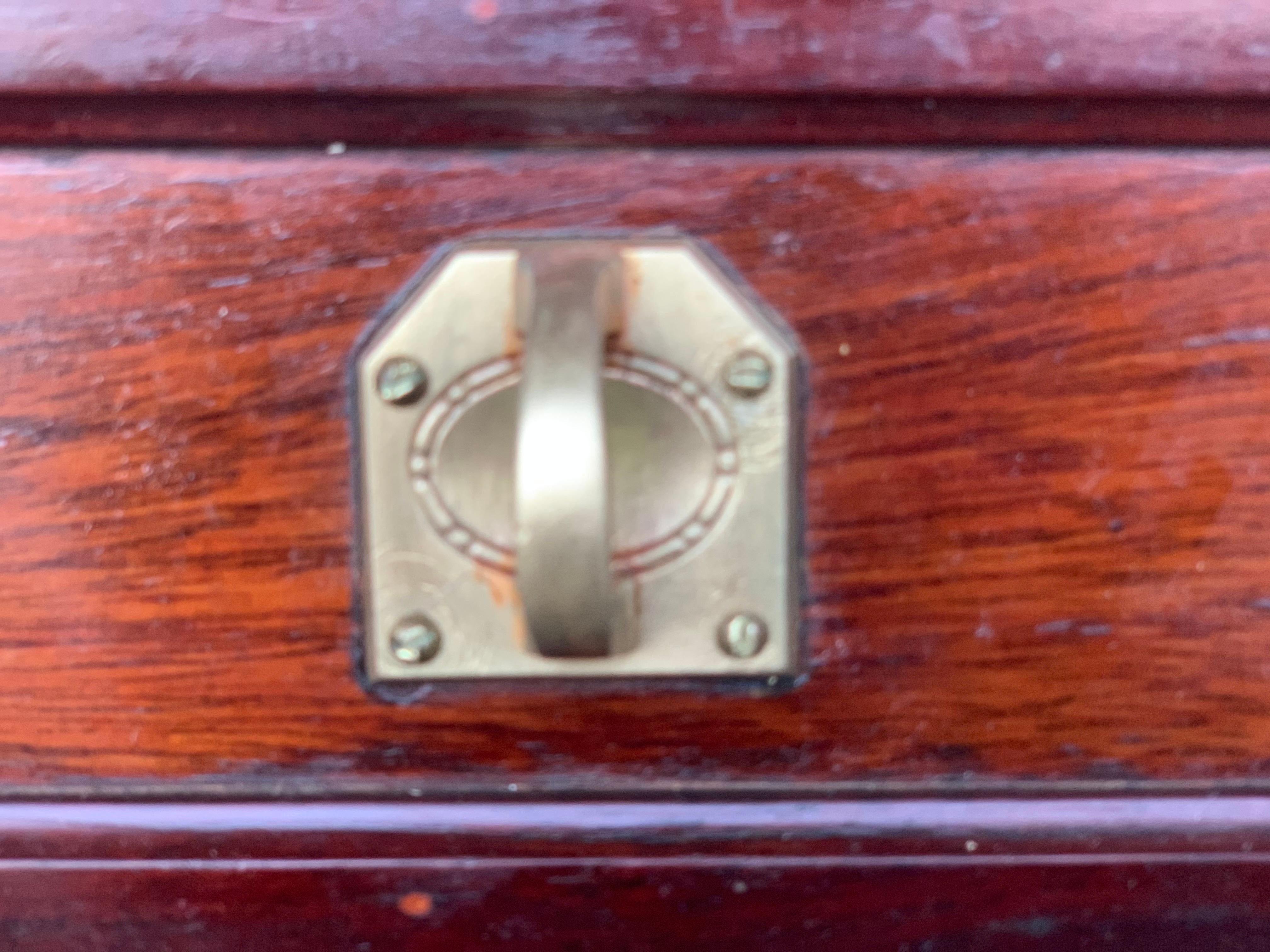 Art Nouveau Pair of Walnut Nightstands with Crest, Marble Top and Glass Shelve For Sale 6