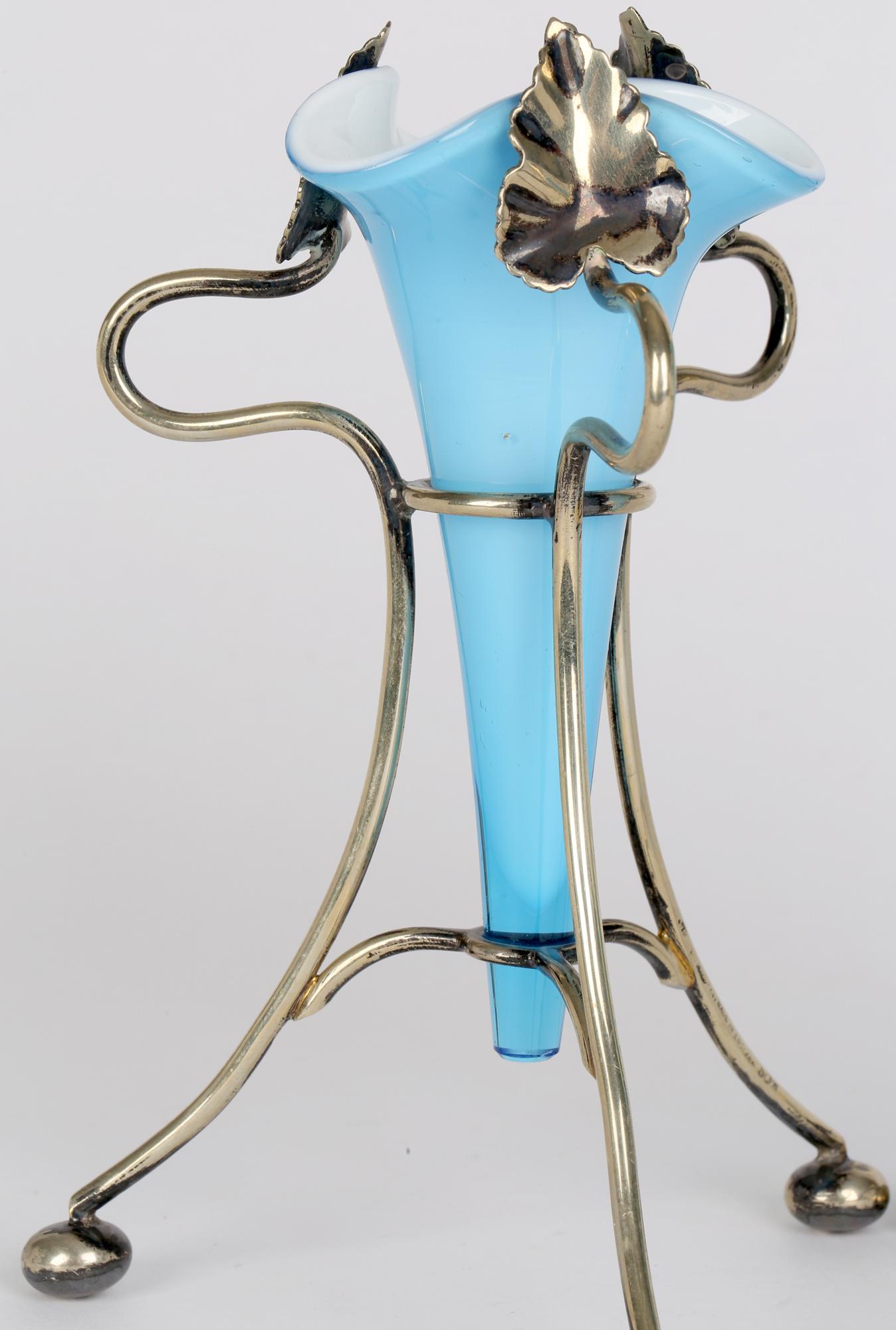 Paar versilberte blattmontierte Webb-Glasvasen im Art nouveau-Stil im Angebot 8