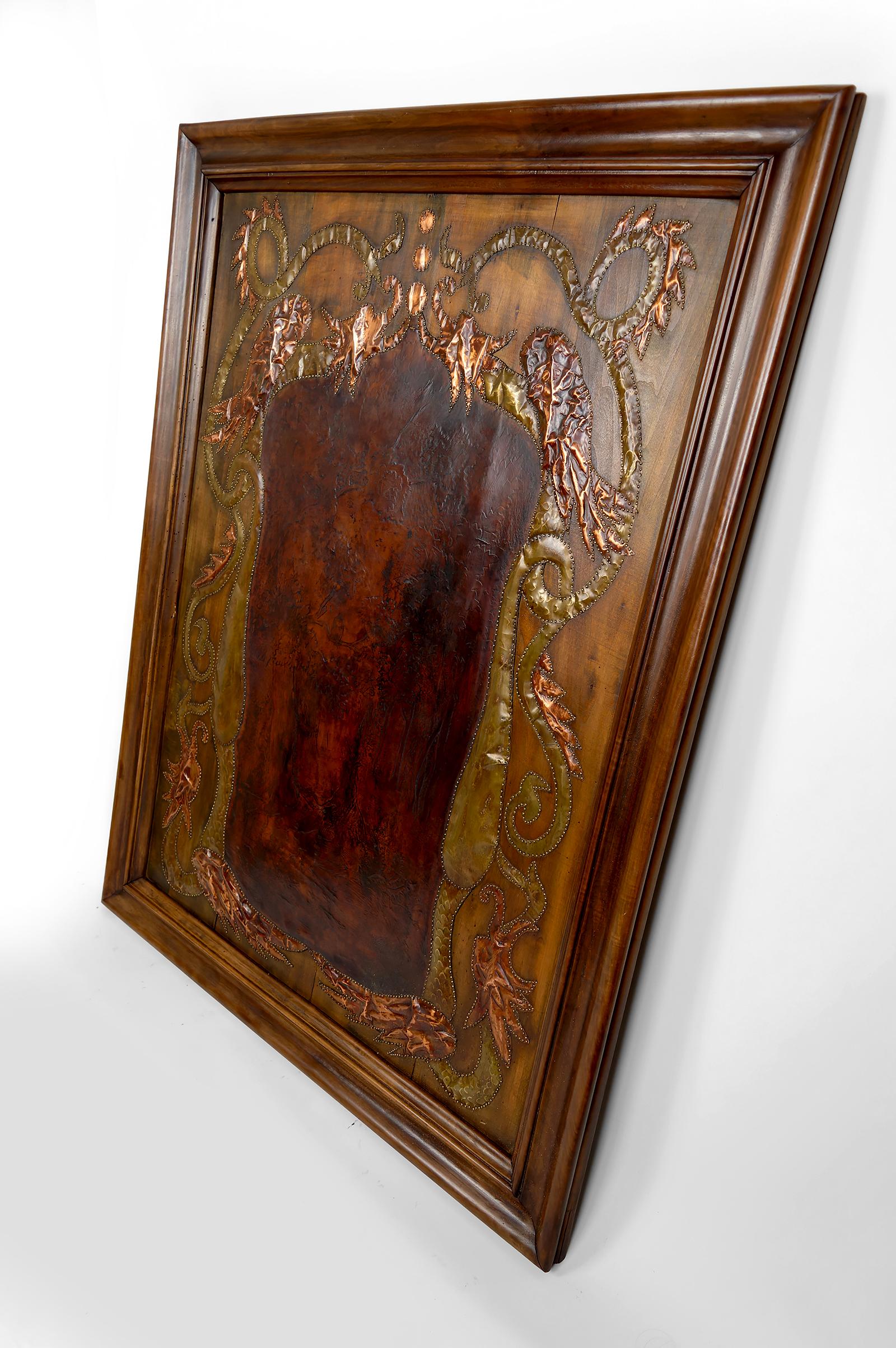 Jugendstil-Tafel, La Fontaines Fabel: Die Krähe und der Fuchs, Repoussé-Leder (Französisch) im Angebot
