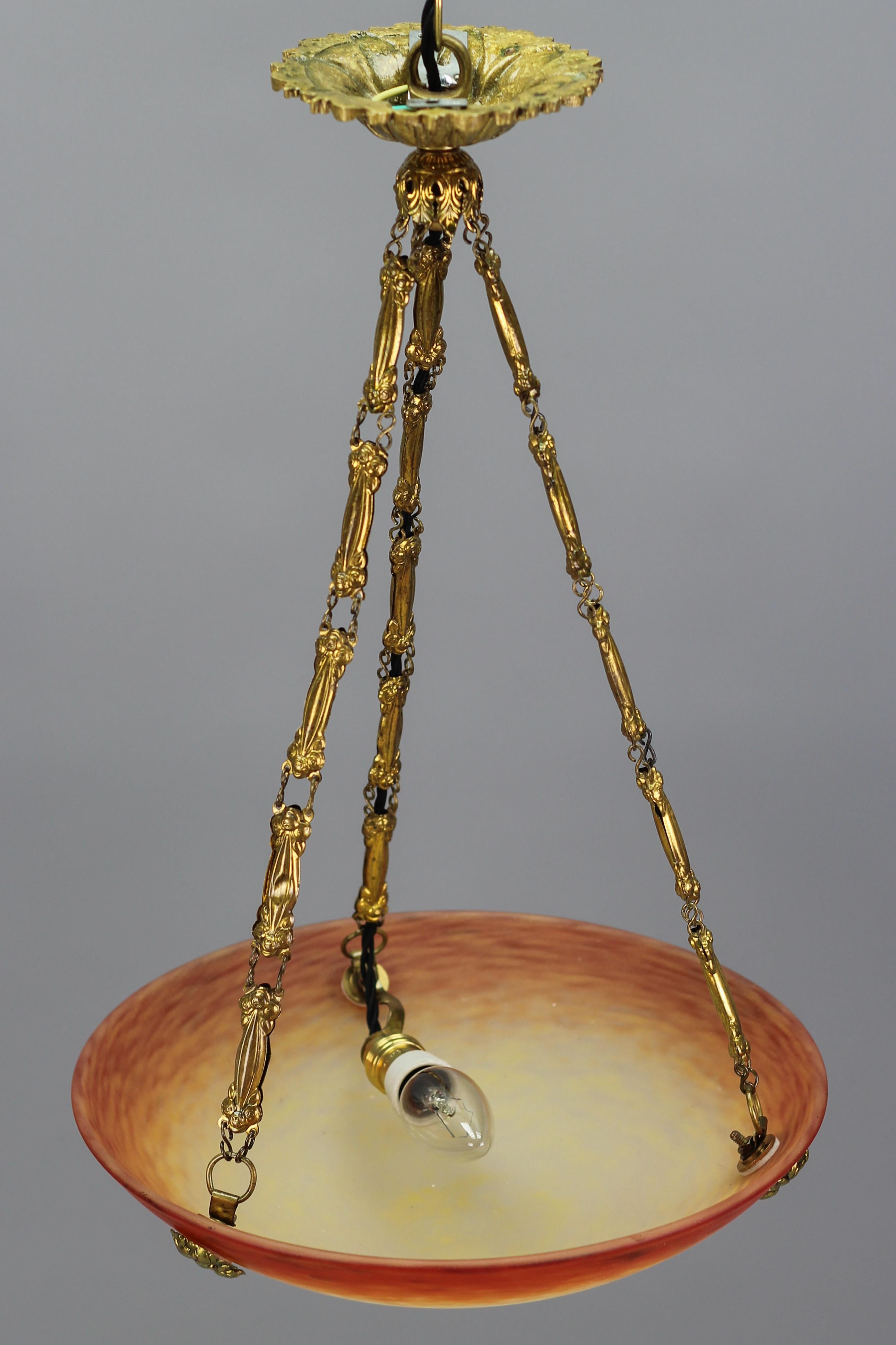 Laiton Lampe à suspension en verre Pate de Verre de style Art Nouveau par Charles Schneider, années 1920 en vente