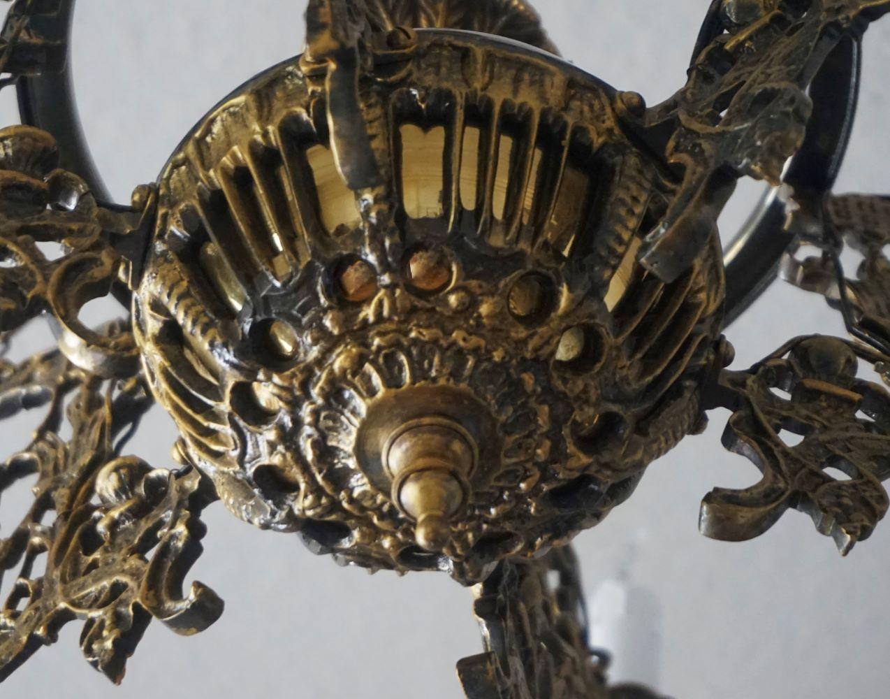 Lustre Art Nouveau en bronze patiné et laiton, sept chandeliers en vente 2