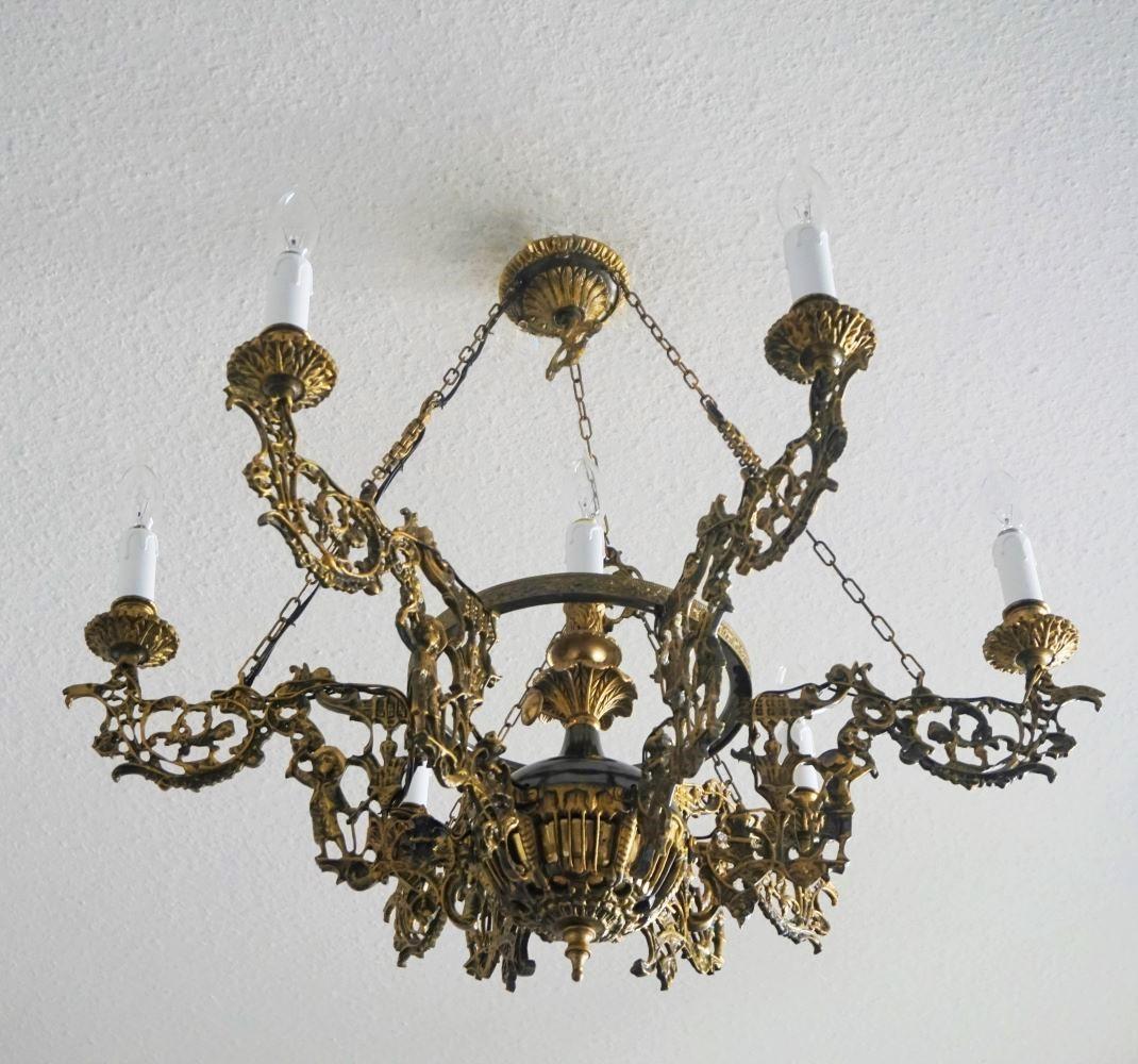 Patiné Lustre Art Nouveau en bronze patiné et laiton, sept chandeliers en vente