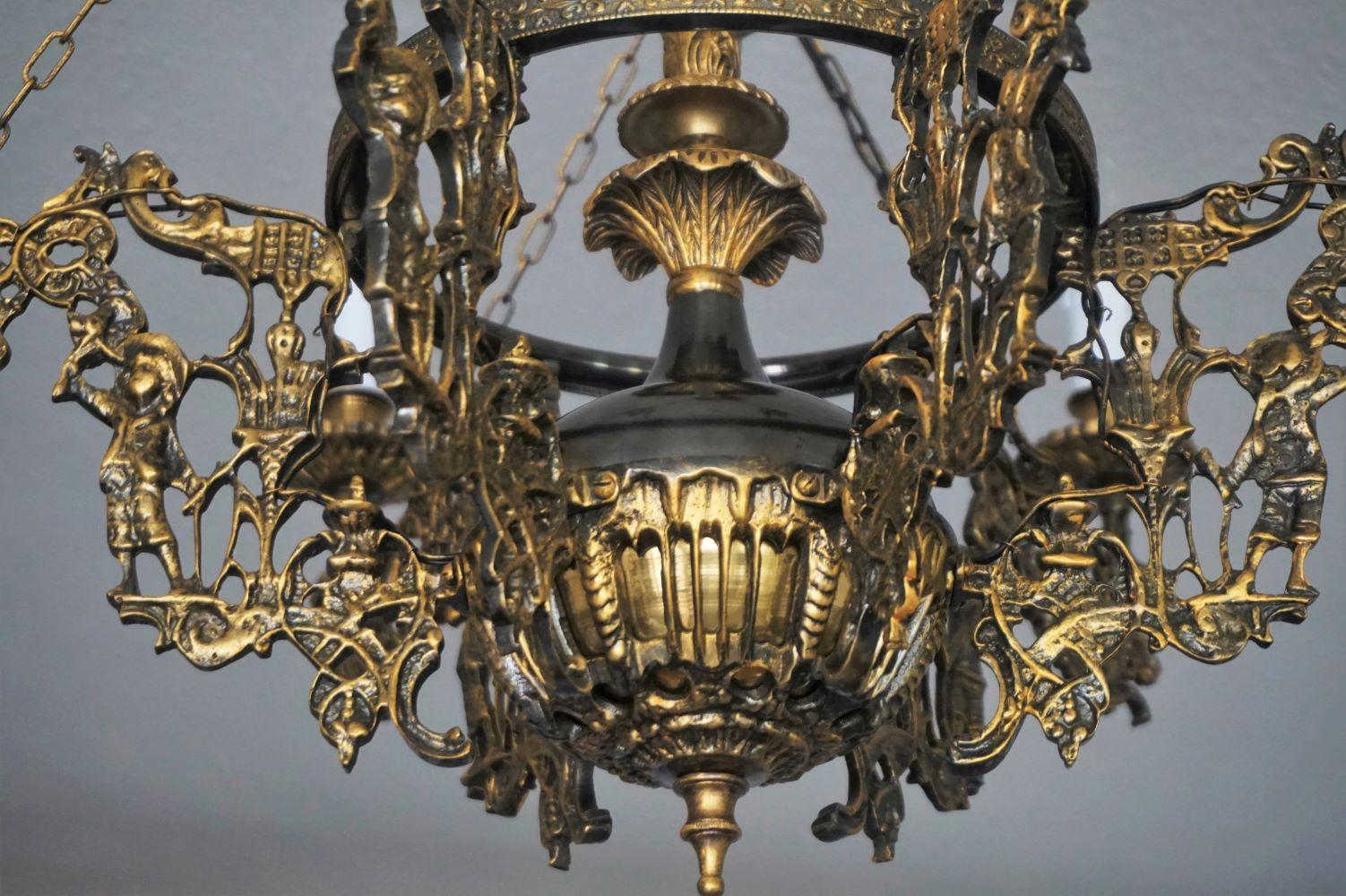 Art Nouveau Patinated Bronze and Brass Candle Chandelier, Seven Candleholders In Good Condition For Sale In Frankfurt am Main, DE