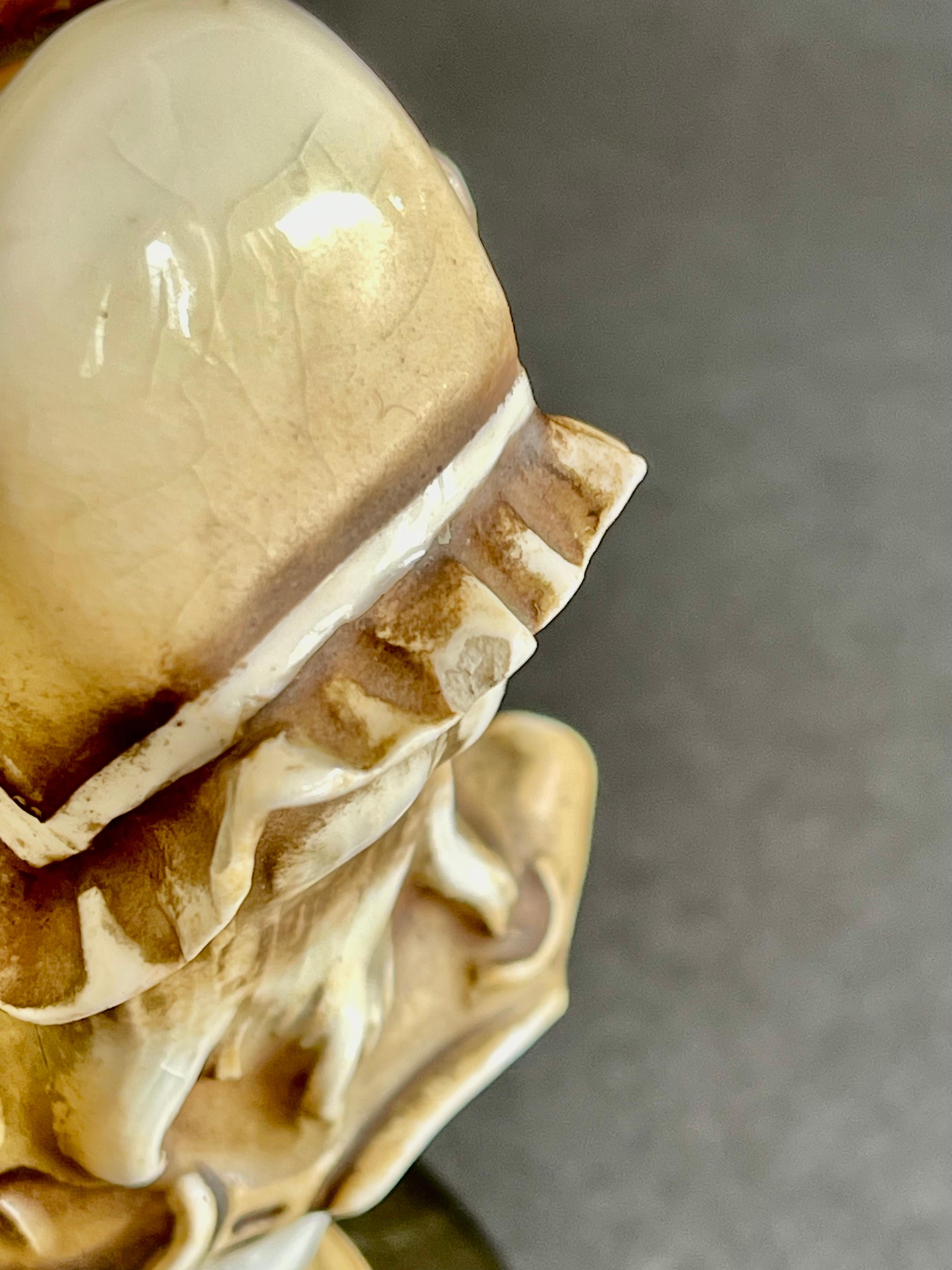Busto in porcellana patinata Art Nouveau di ragazza vittoriana su base di marmo in vendita 1