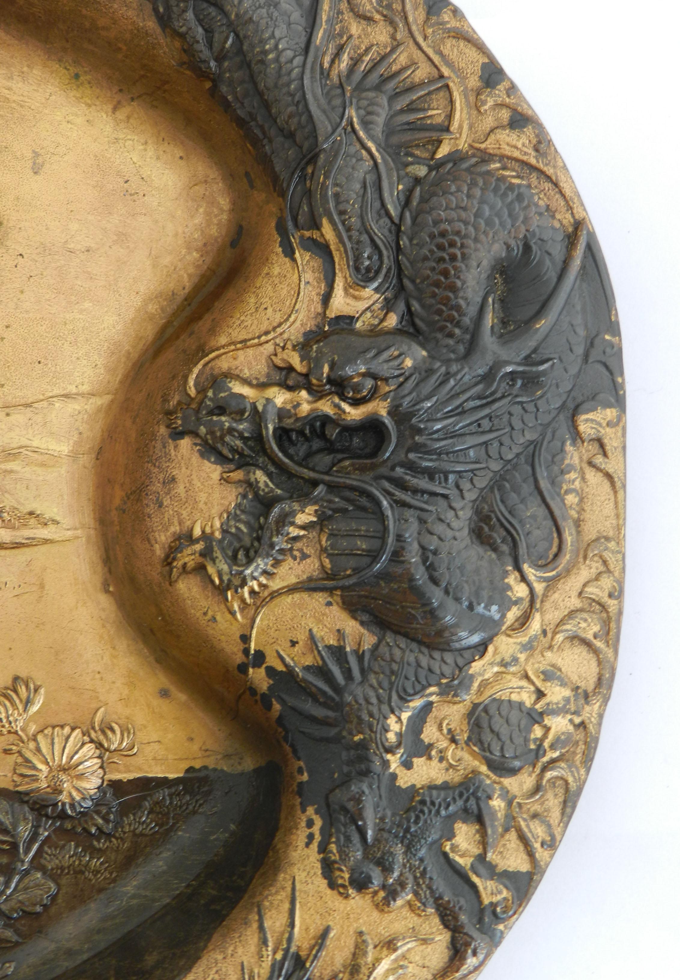 Jugendstil Pfauen Bronze Plate Schlüssel Goldbronze um 1920 im Zustand „Gut“ im Angebot in Mimizan, FR