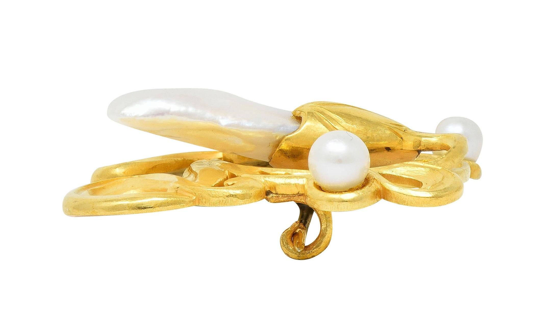 Art Nouveau Pearl 18 Karat Yellow Gold Swirling Floral Antique Brooch For Sale 2