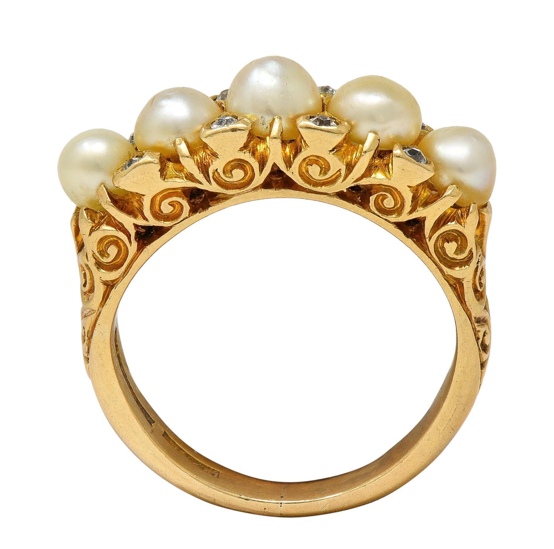 Taglio rotondo Anello Art Nouveau con perla e diamante in oro giallo 18 carati a fascia antica in vendita