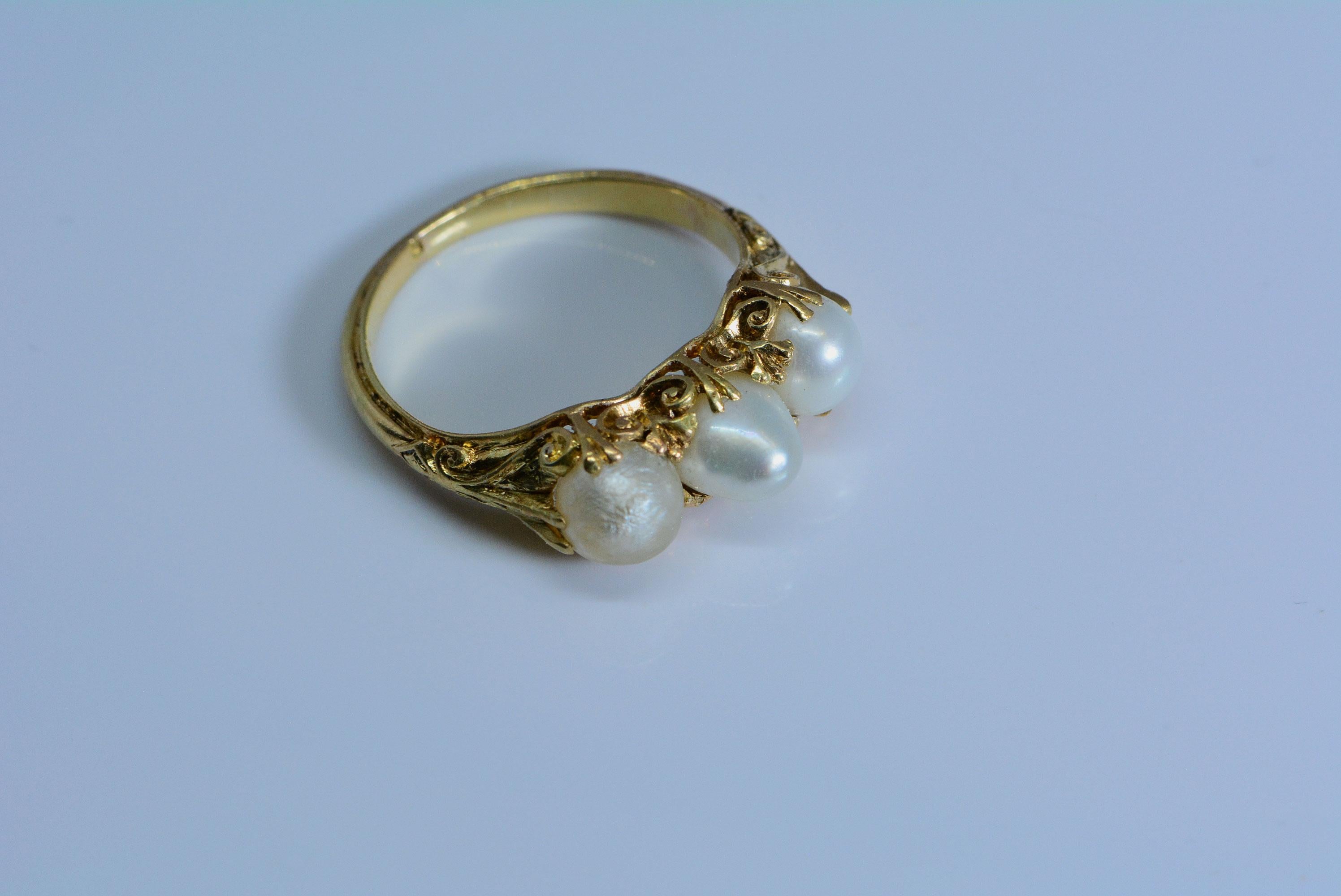 Art Nouveau Pearl Ring 18 Karat Gold In Good Condition In Aurora, Ontario