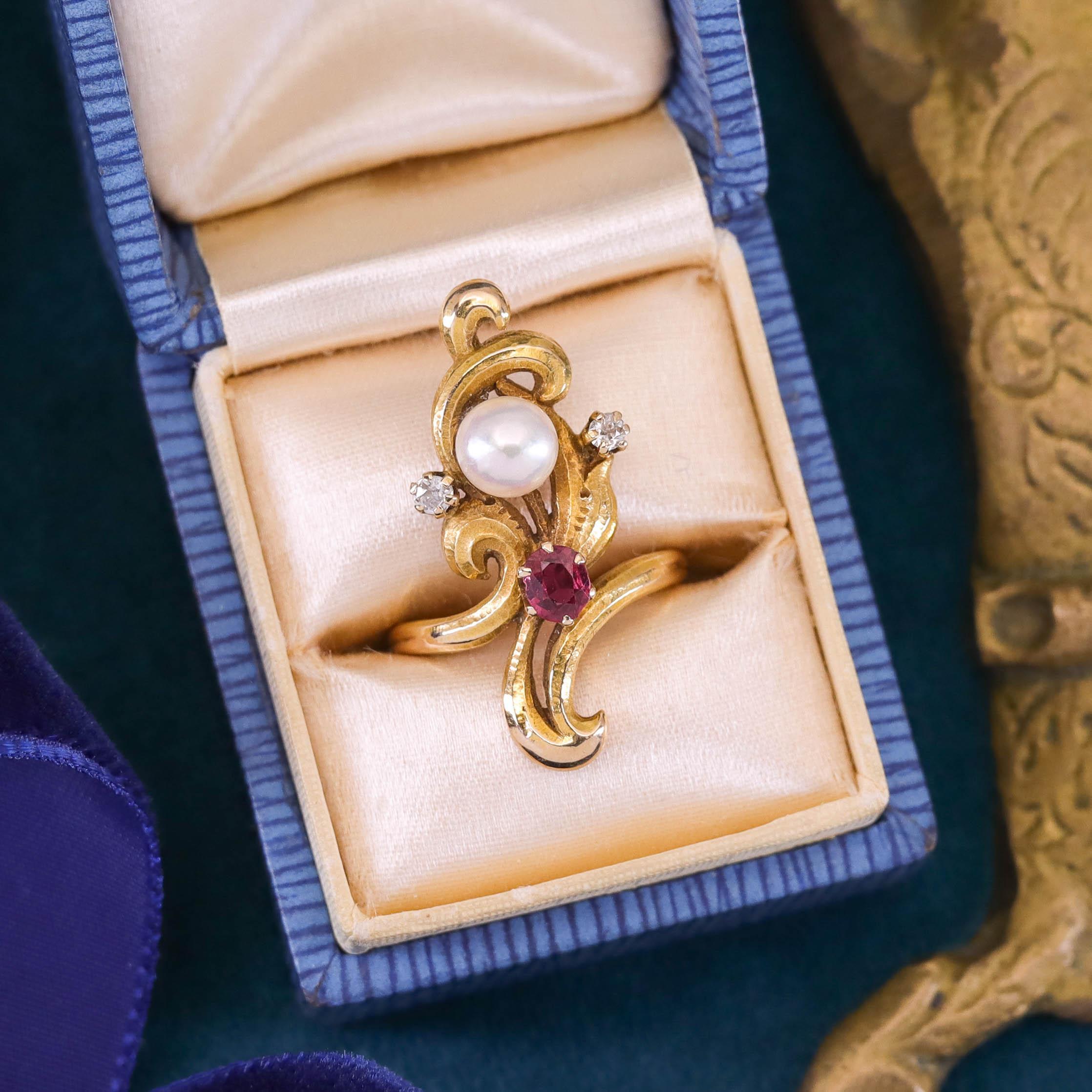 Anello Art Nouveau con perle, rubini e diamanti in oro 14k in vendita 1