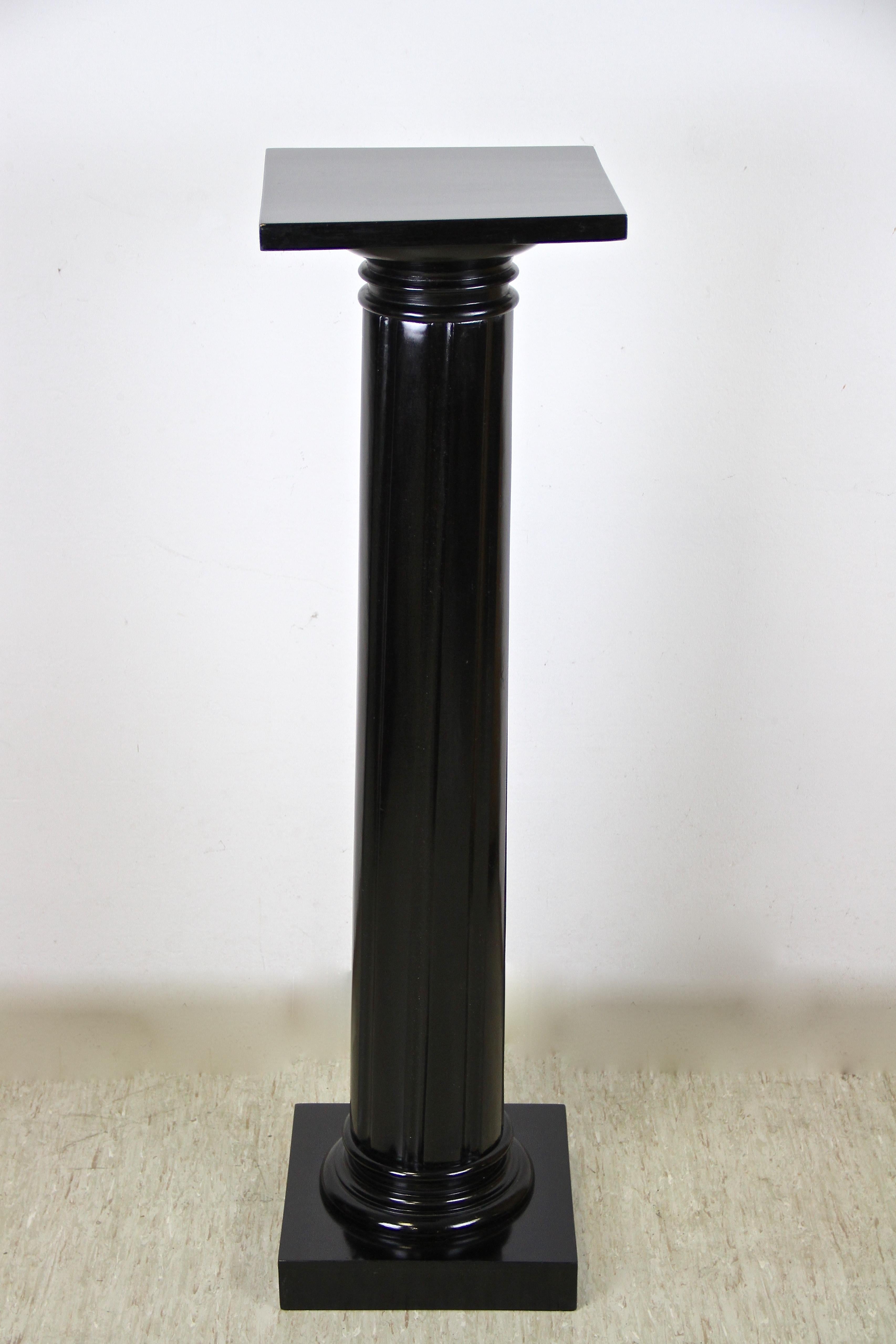 Lovely ebonized Art Nouveau Pedestal or Column from the period in Austria around 1900. A fantastic straight shaped pedestal, hand carved out of solid beech wood with beautiful ebonized, black shellac polished surface. Standing solid on a square base