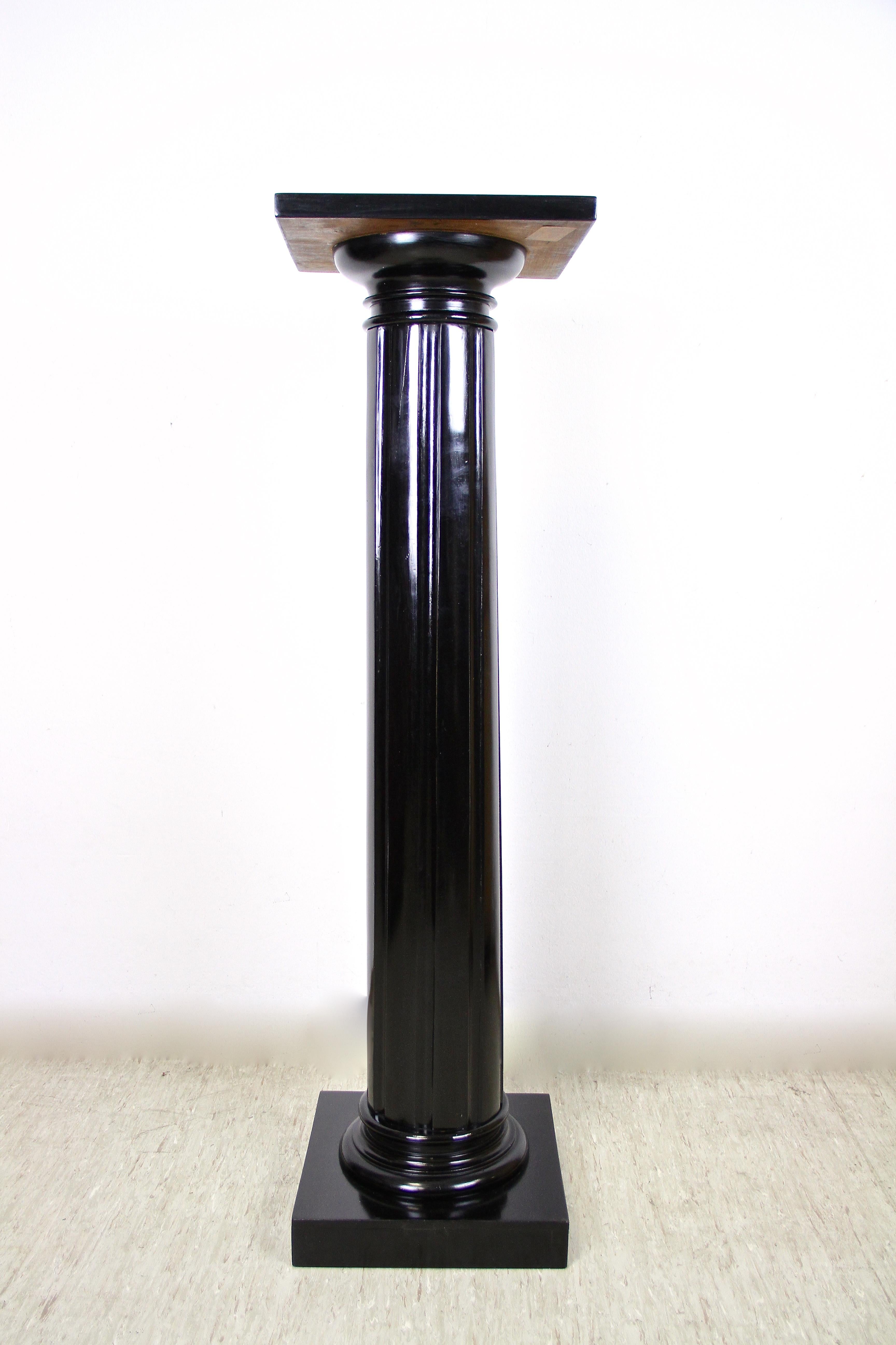 Art Nouveau Pedestal/ Säule Ebonisiertes Buchenholz, Österreich, um 1900 im Zustand „Gut“ im Angebot in Lichtenberg, AT