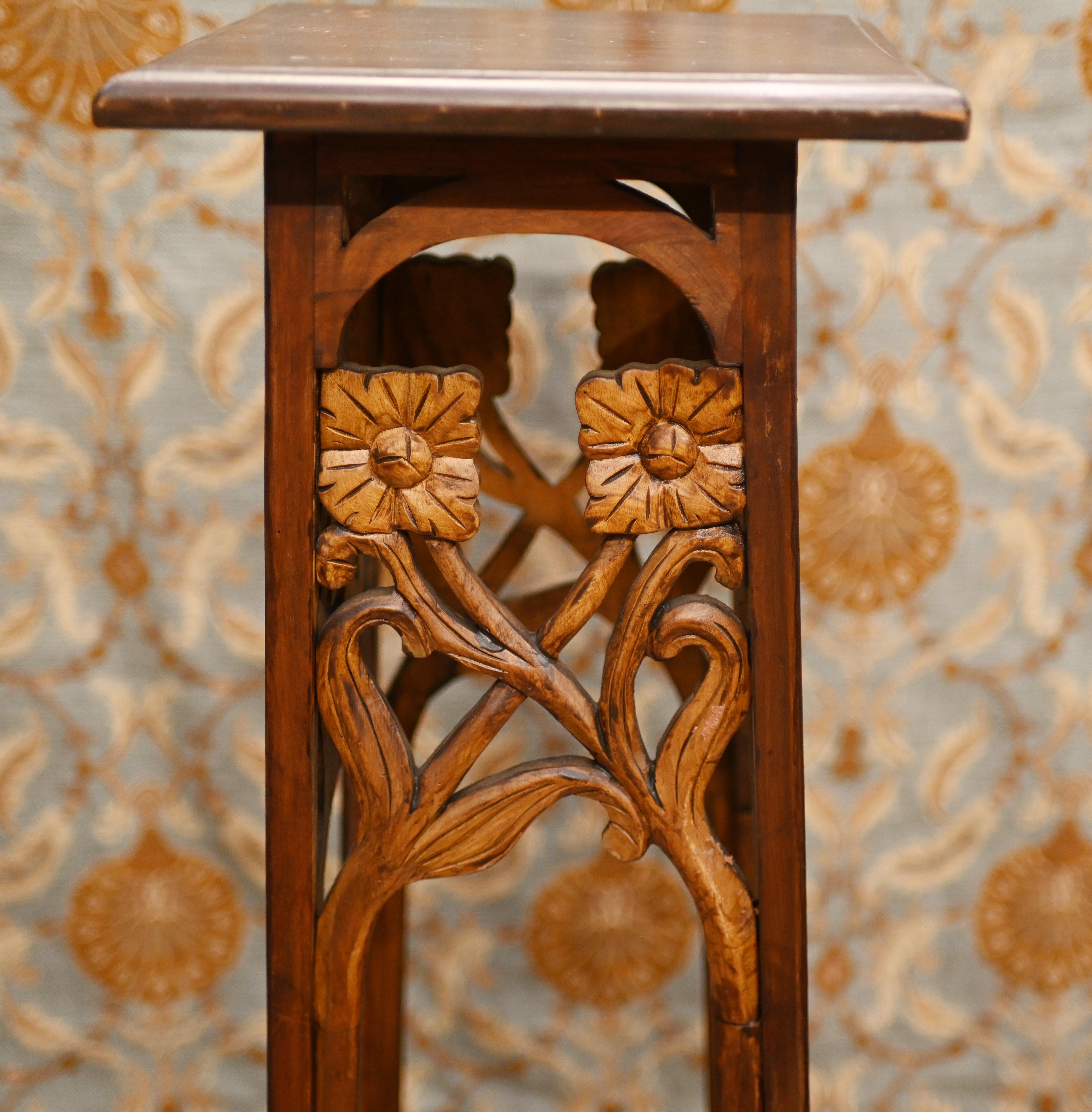 Early 20th Century Art Nouveau Pedestal Stand Table 1910 For Sale